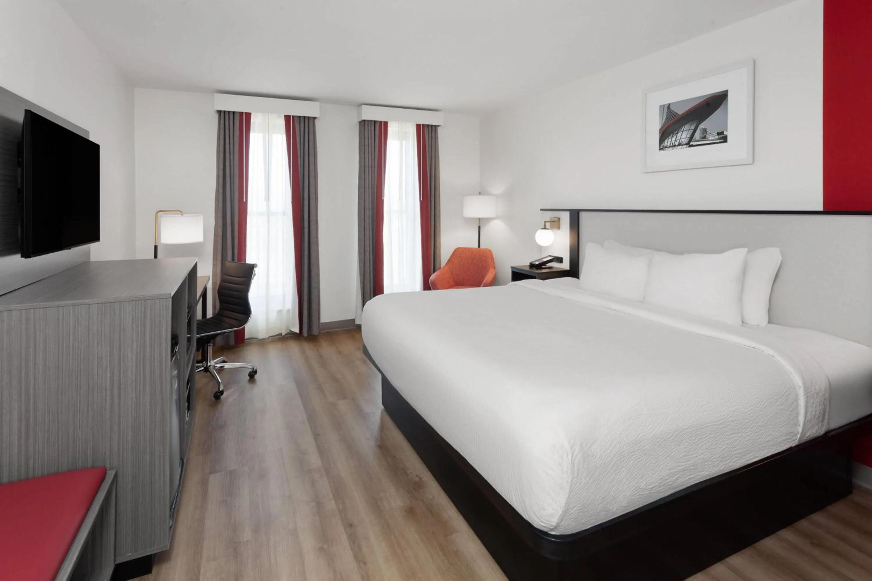 Photo of the whole room, Bed in Ramada by Wyndham Milwaukee