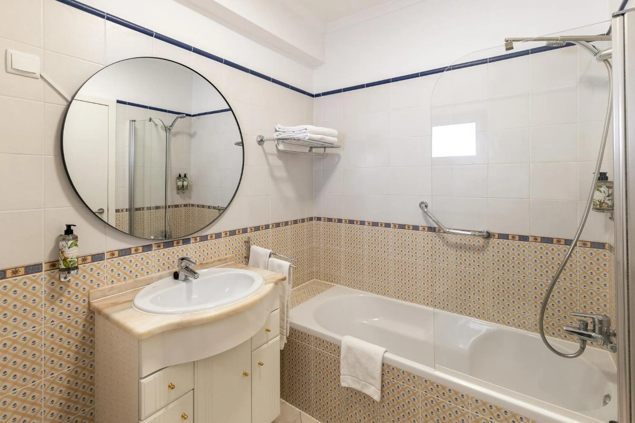 Bathroom in Estudios Salinas - Fuseta