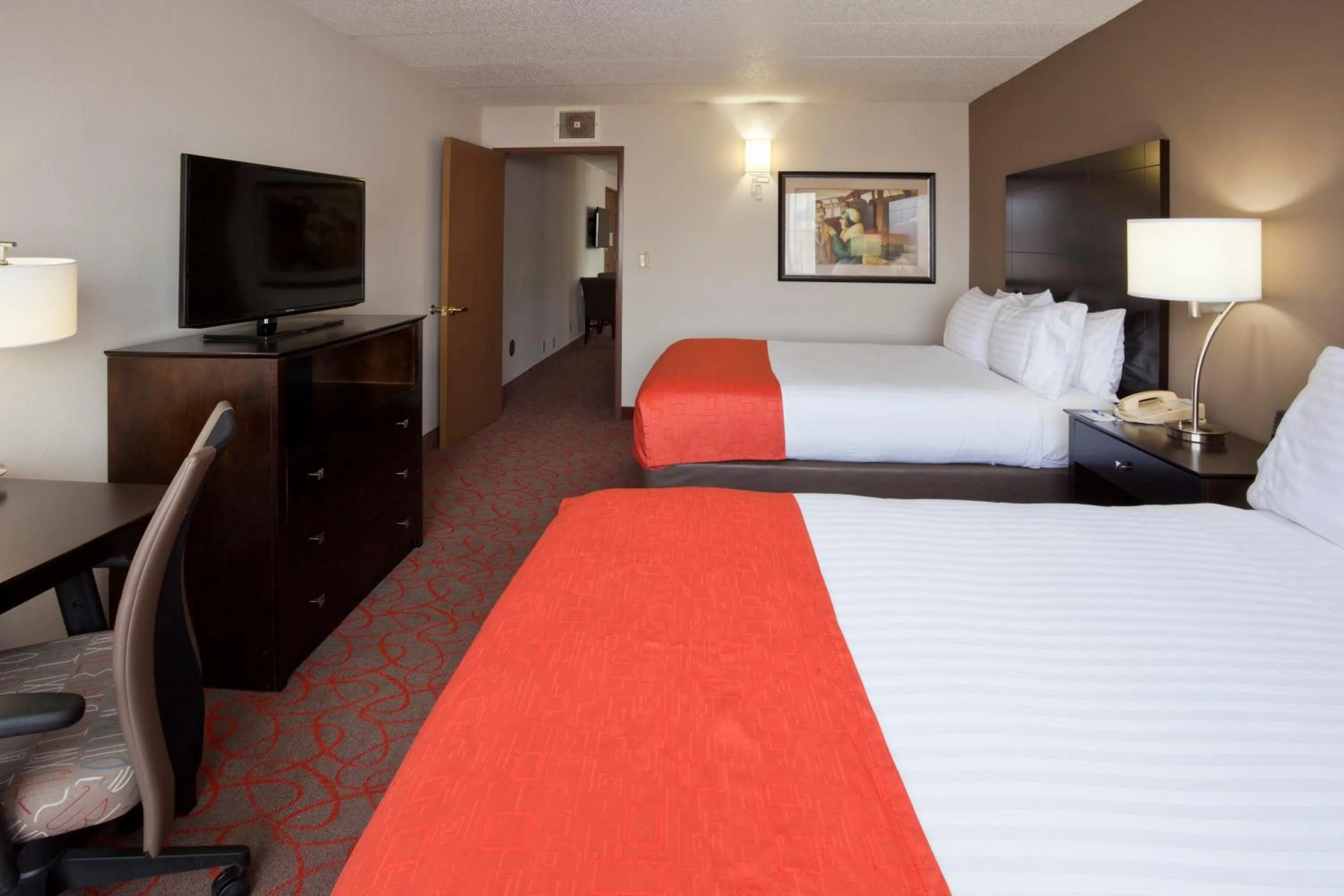 Photo of the whole room, Bed in Holiday Inn Express & Suites Bloomington West by IHG
