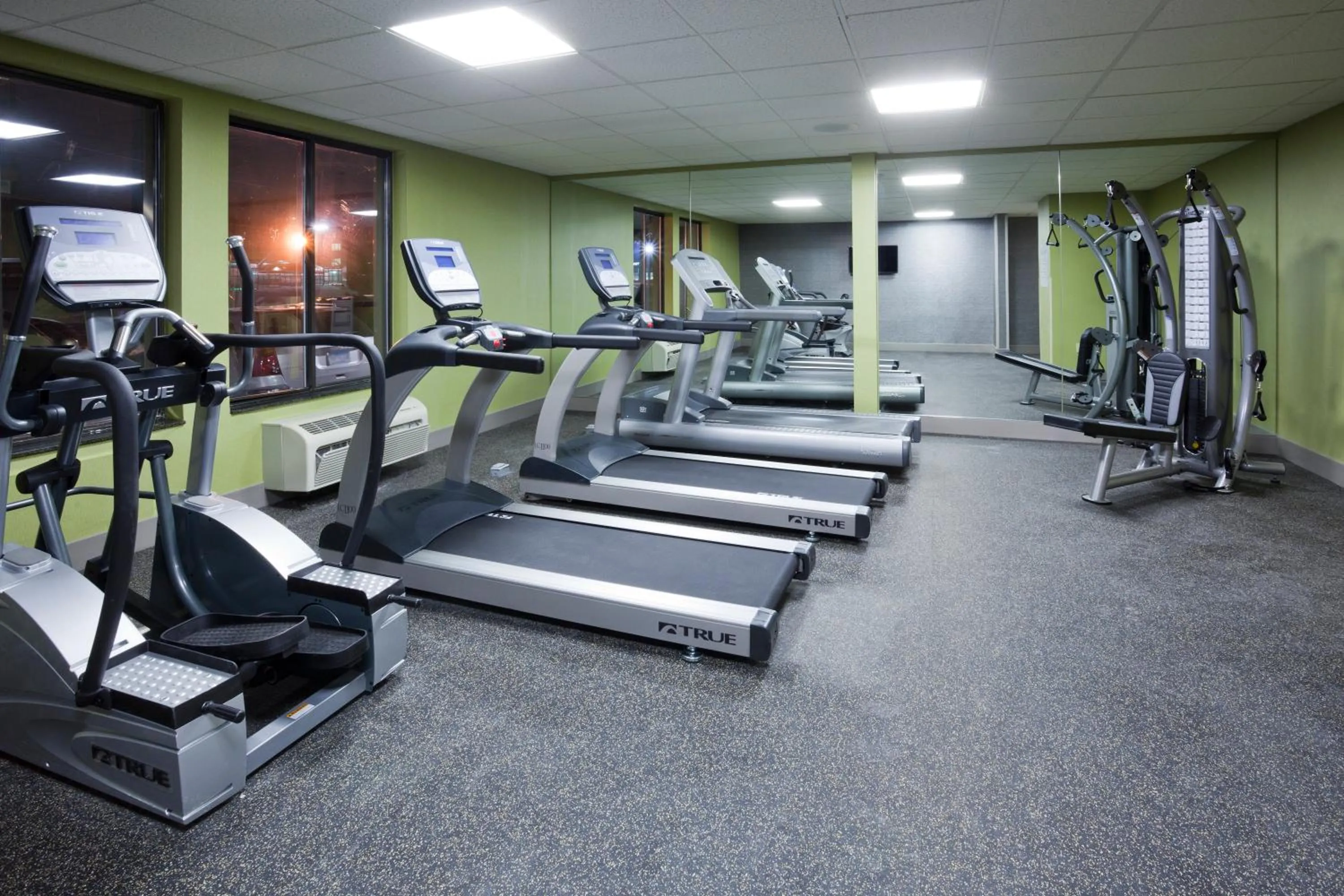 Fitness centre/facilities in Holiday Inn Express & Suites Bloomington West by IHG