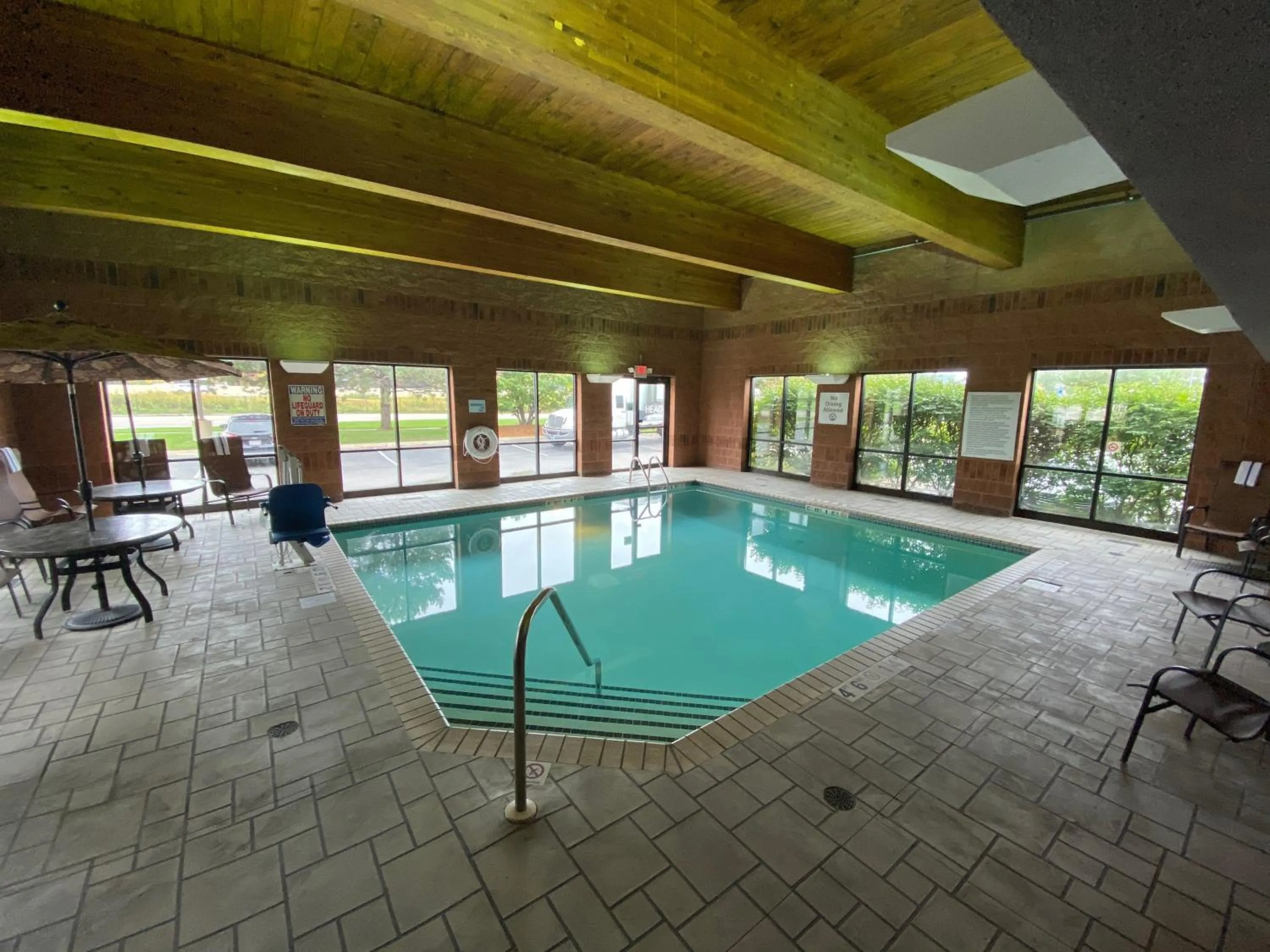Swimming pool in Holiday Inn Express & Suites Bloomington West by IHG