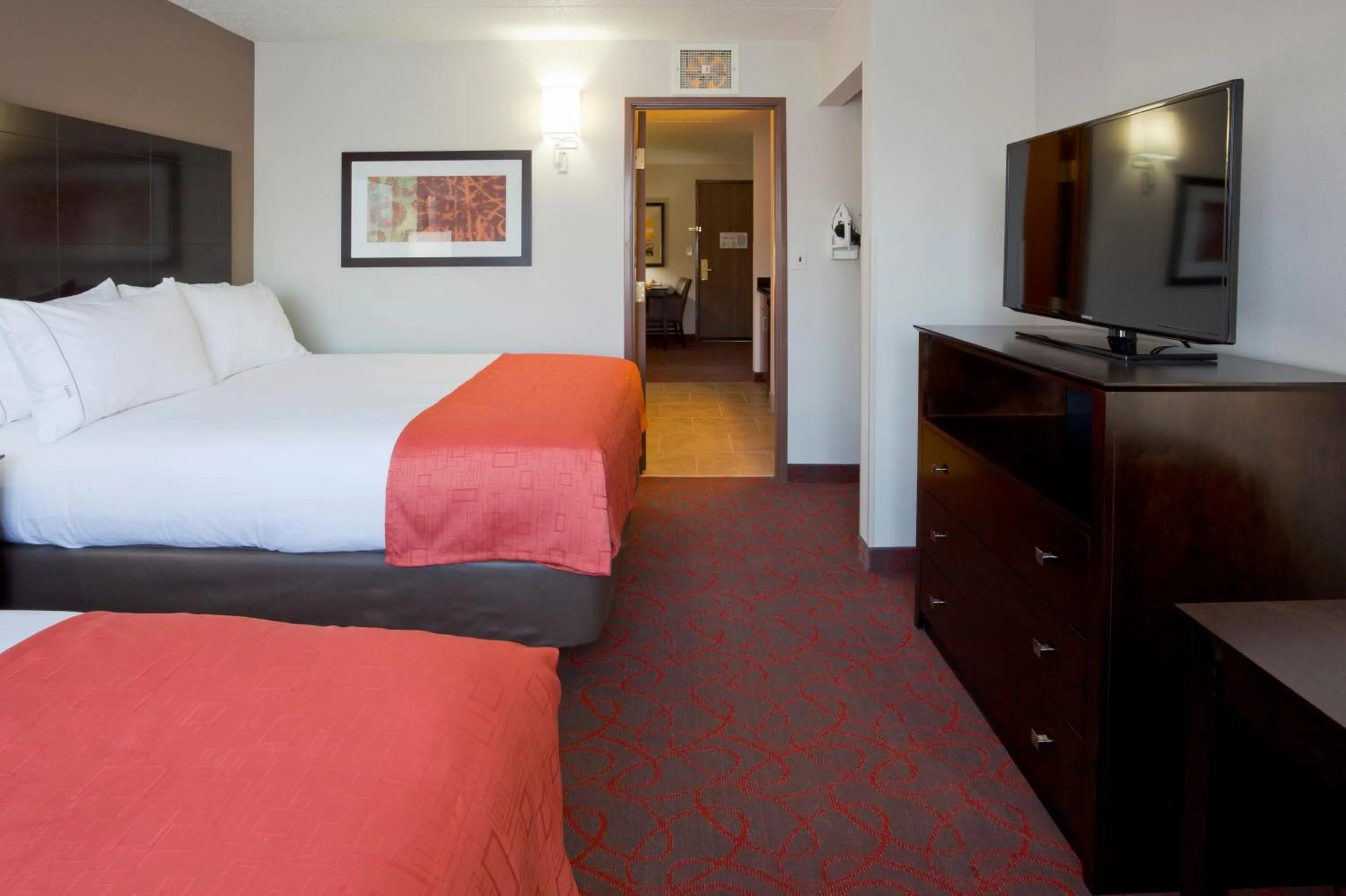 Photo of the whole room, Bed in Holiday Inn Express & Suites Bloomington West by IHG