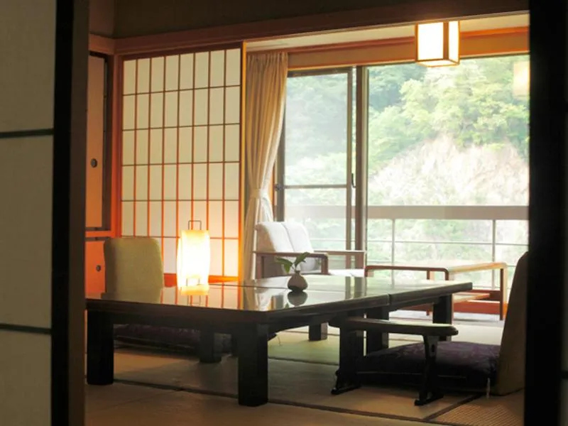 Photo of the whole room in Enraku