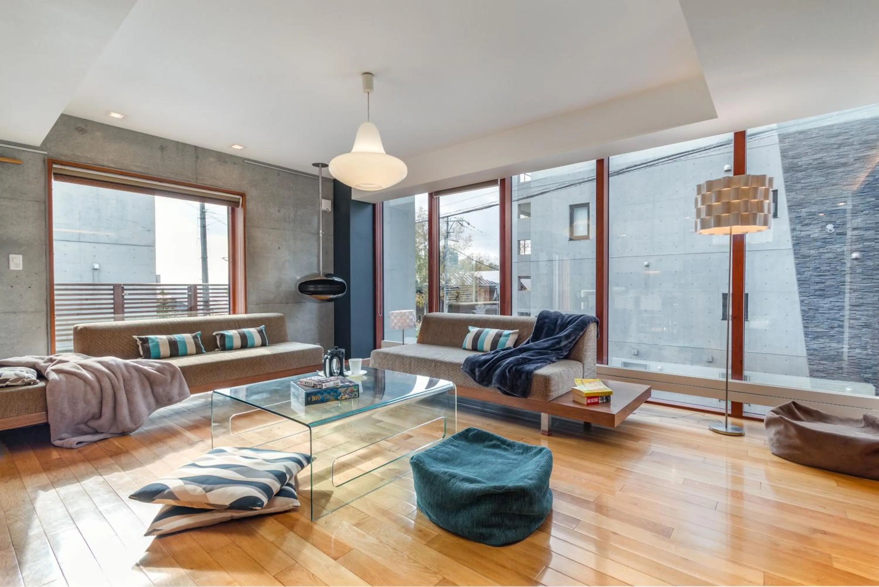 Living room in Asanagi by H2 Life