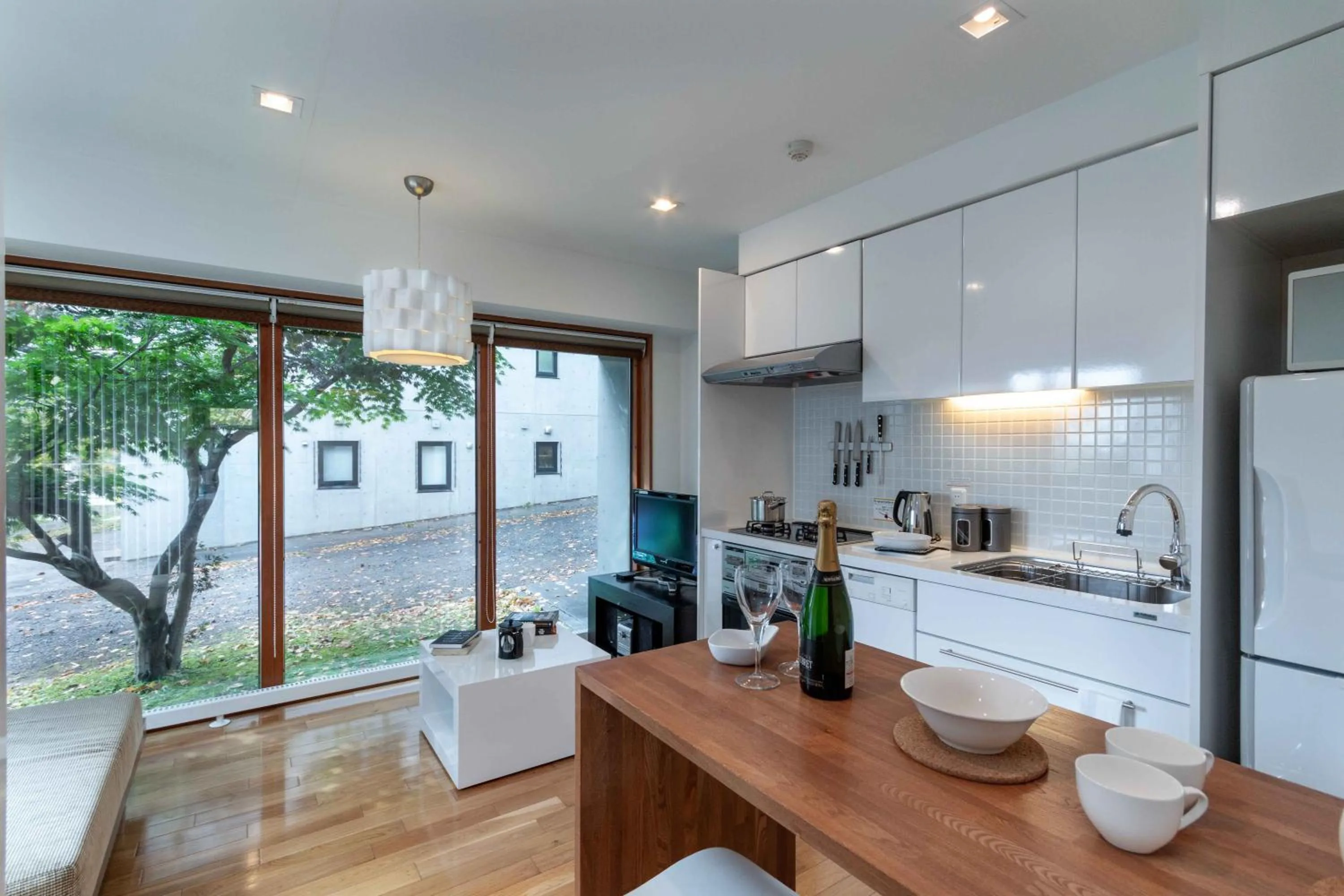 Dining area in Asanagi by H2 Life