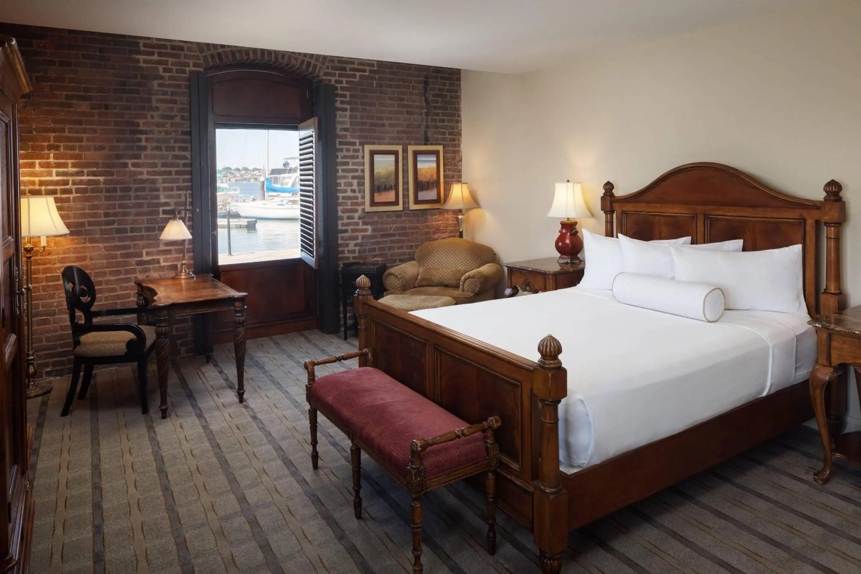 Bedroom, Bed in The Inn at Henderson's Wharf, an Ascend Collection Hotel