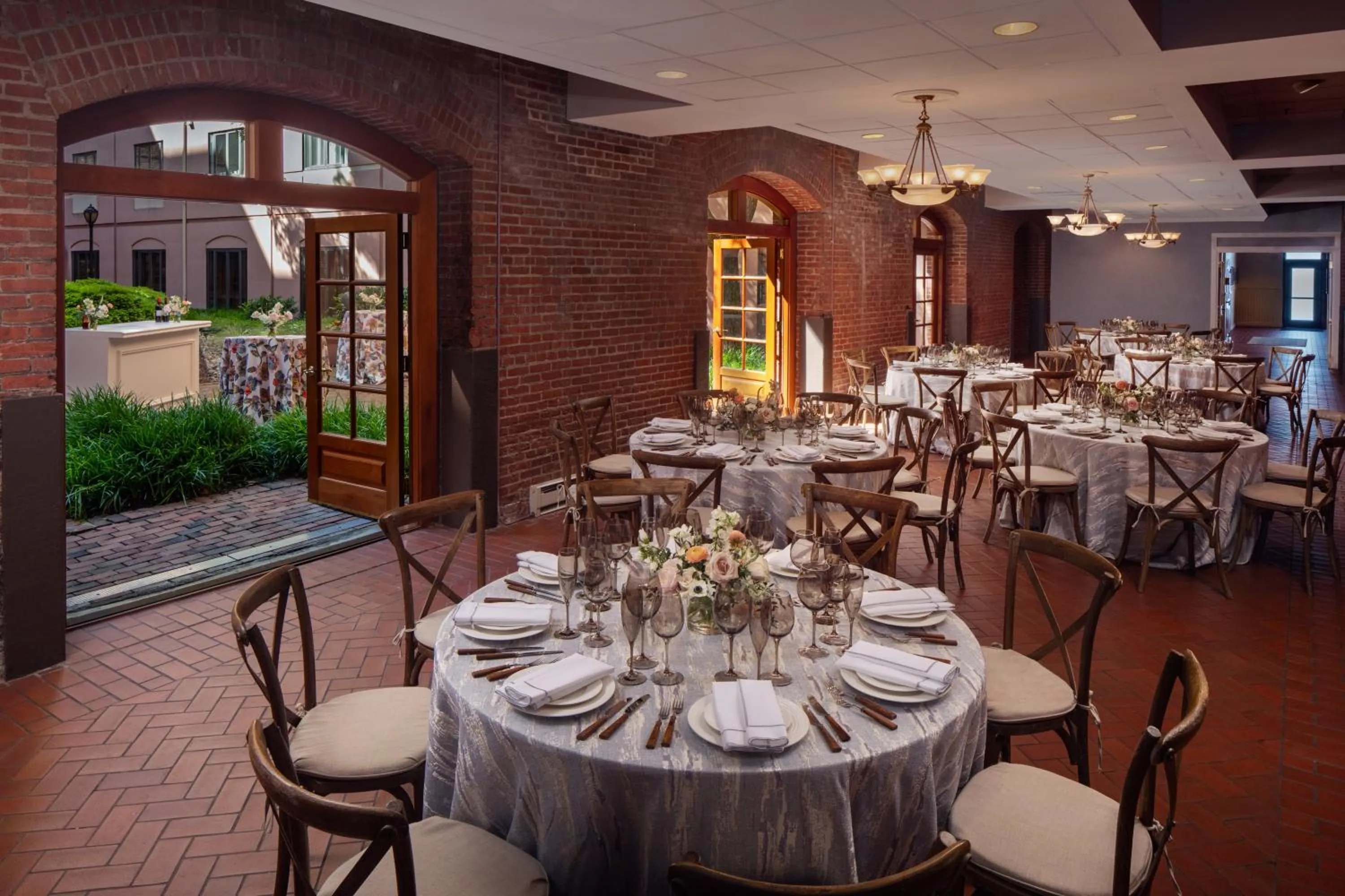 wedding in The Inn at Henderson's Wharf, an Ascend Collection Hotel