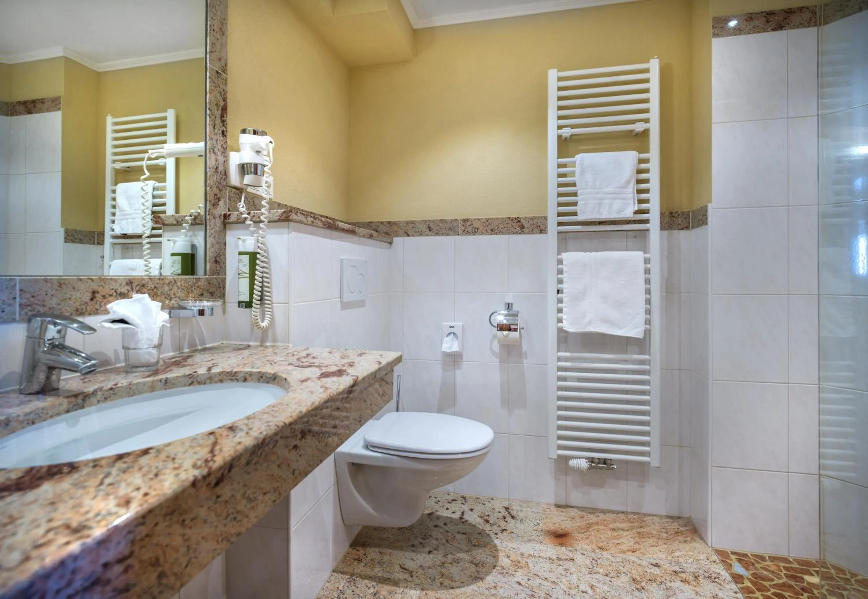 Bathroom in Hotel Häuserl im Wald