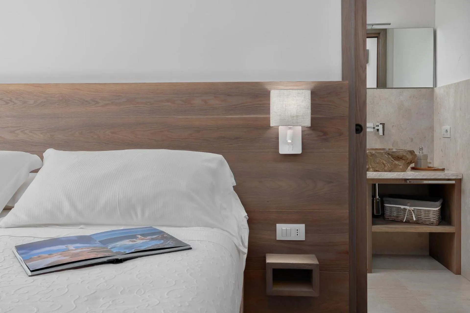 Bedroom, Bed in Il Giardino Degli Aranci