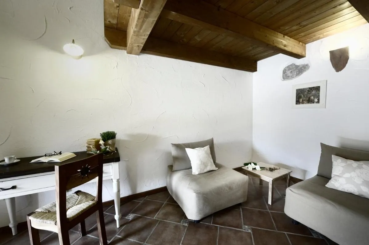 Decorative detail in Il Giardino Degli Aranci