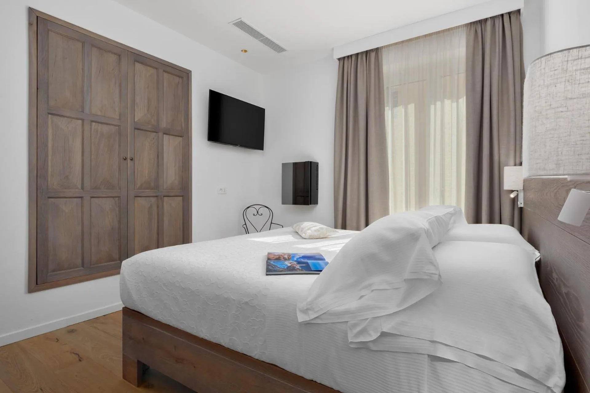 Bedroom, Bed in Il Giardino Degli Aranci