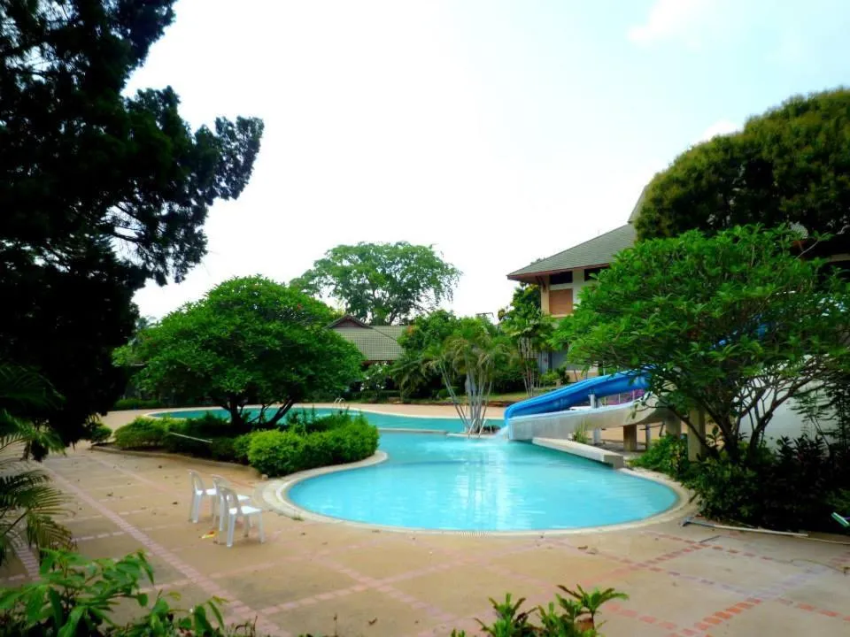 Swimming pool in Muaklek Paradise Resort