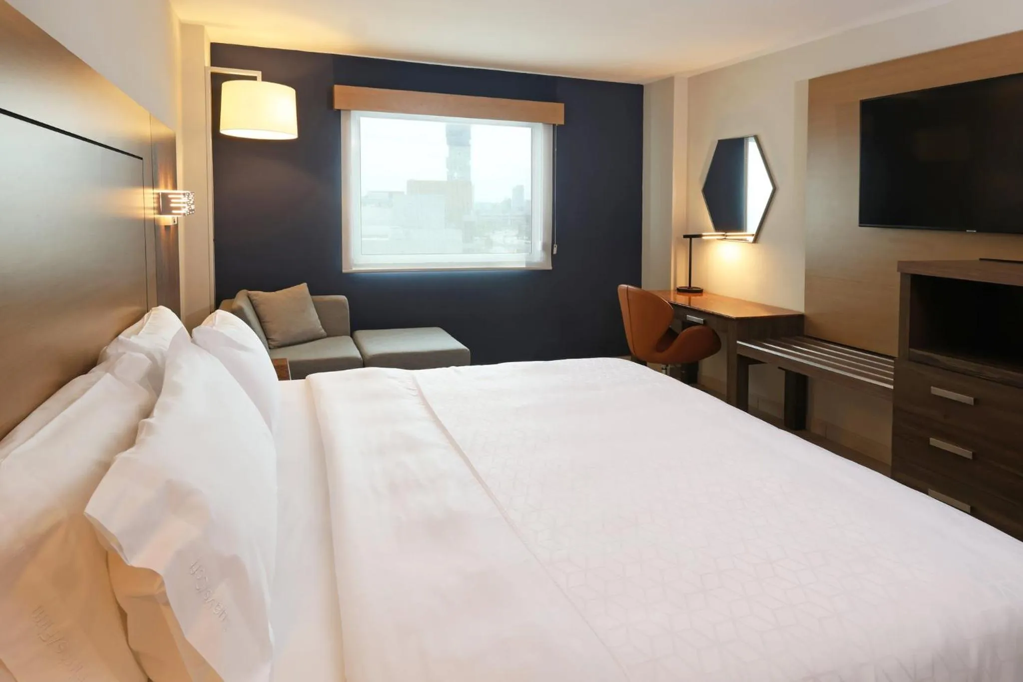 Photo of the whole room, Bed in Holiday Inn Express Veracruz Boca del Rio by IHG