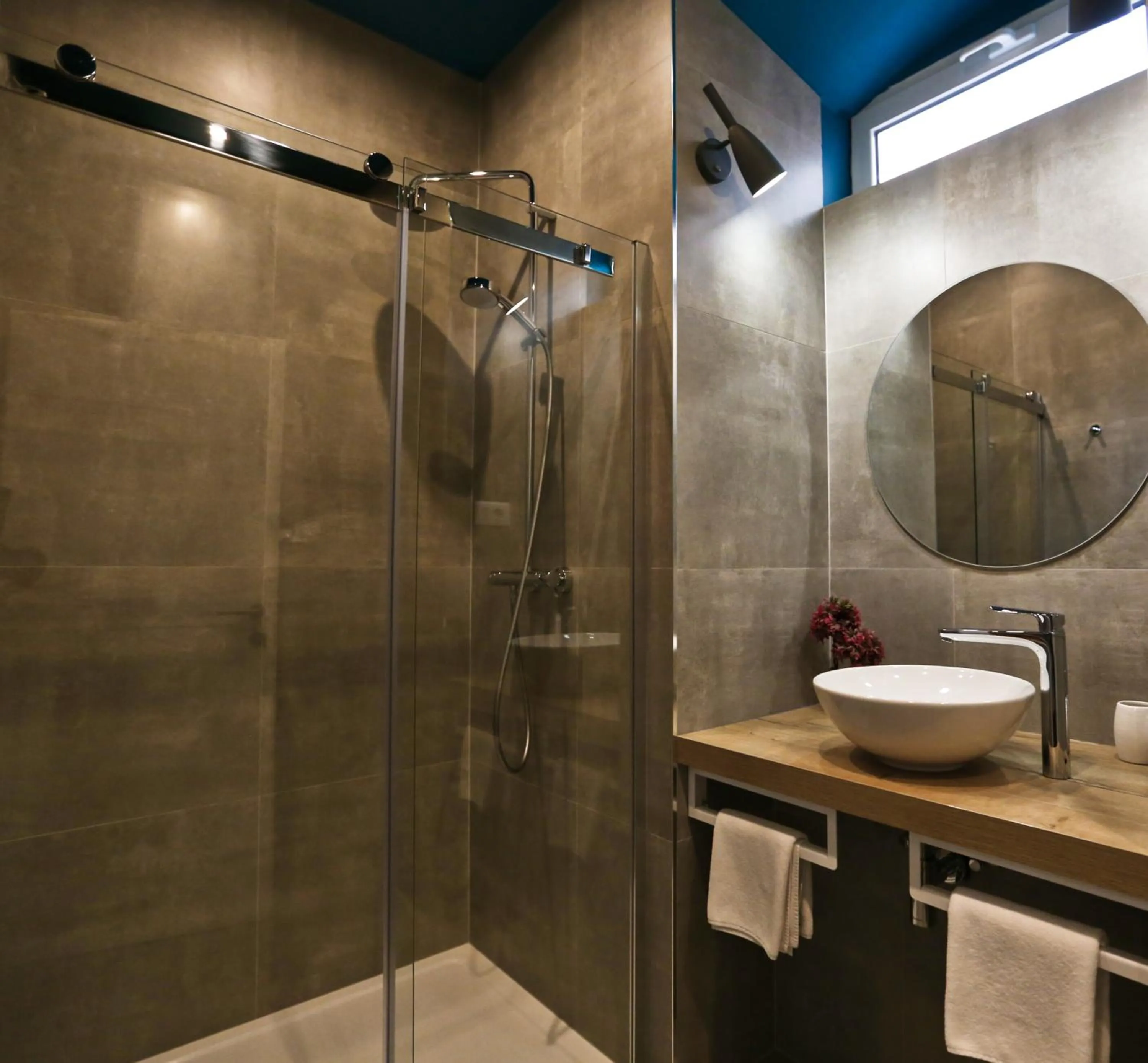 Shower in Riva Luxury Rooms