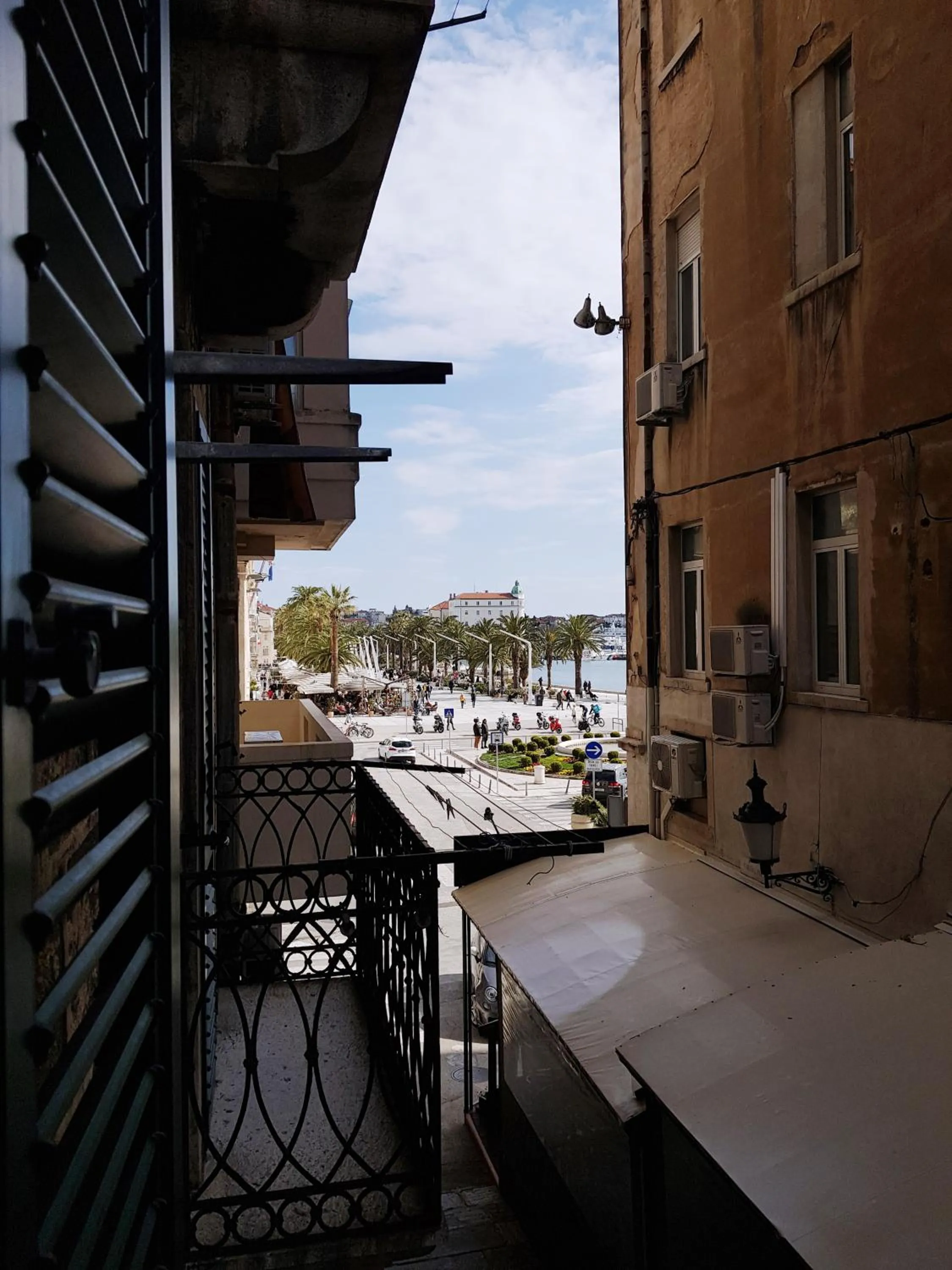 City view in Riva Luxury Rooms