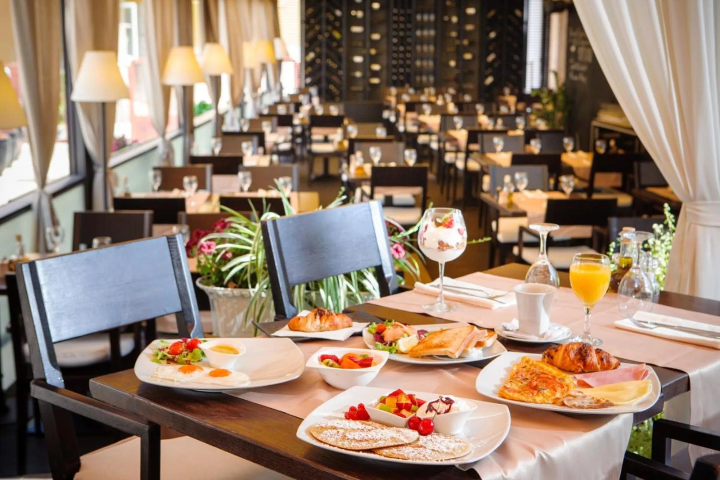 Restaurant/places to eat in Riva Luxury Rooms