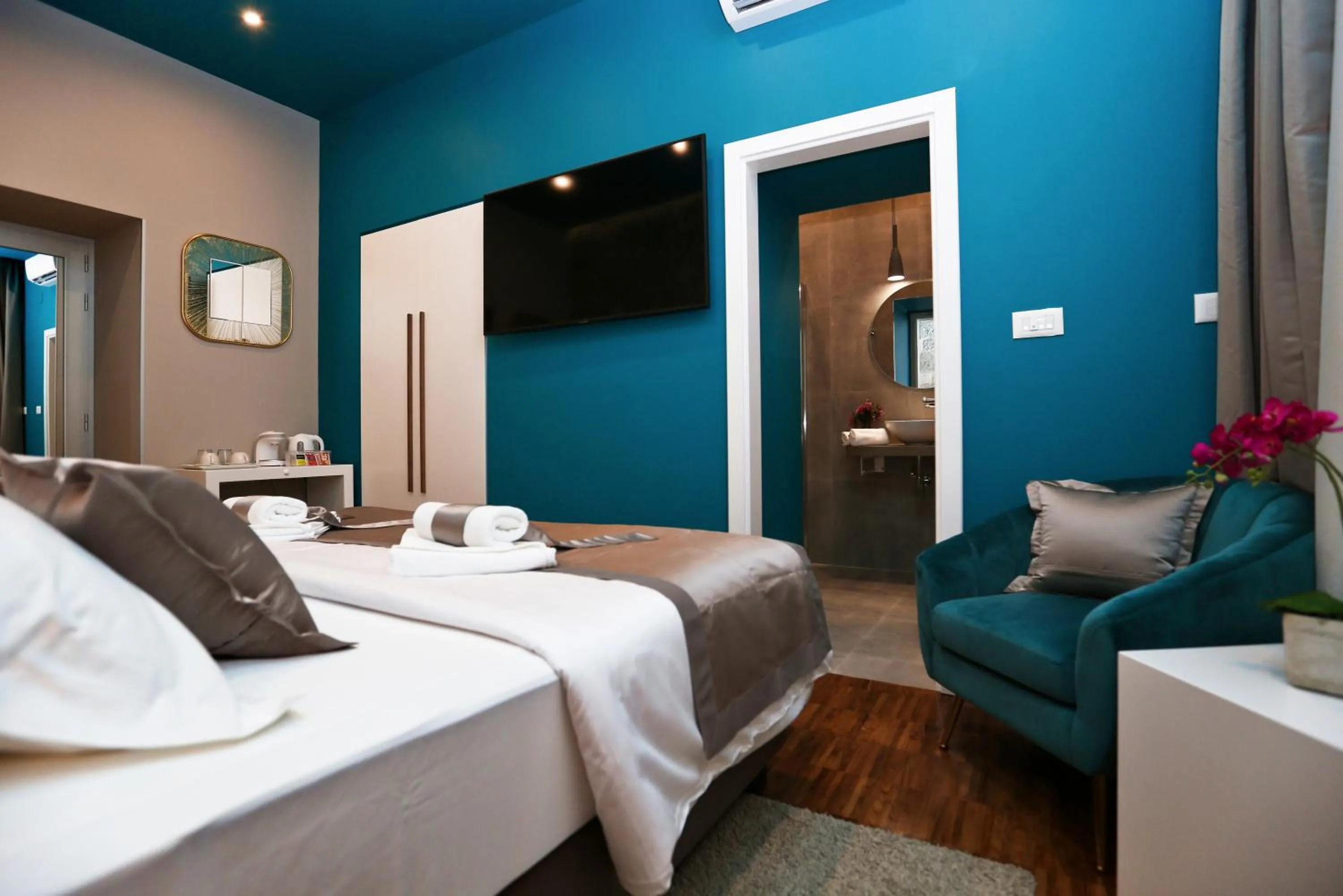 Bedroom, Bed in Riva Luxury Rooms