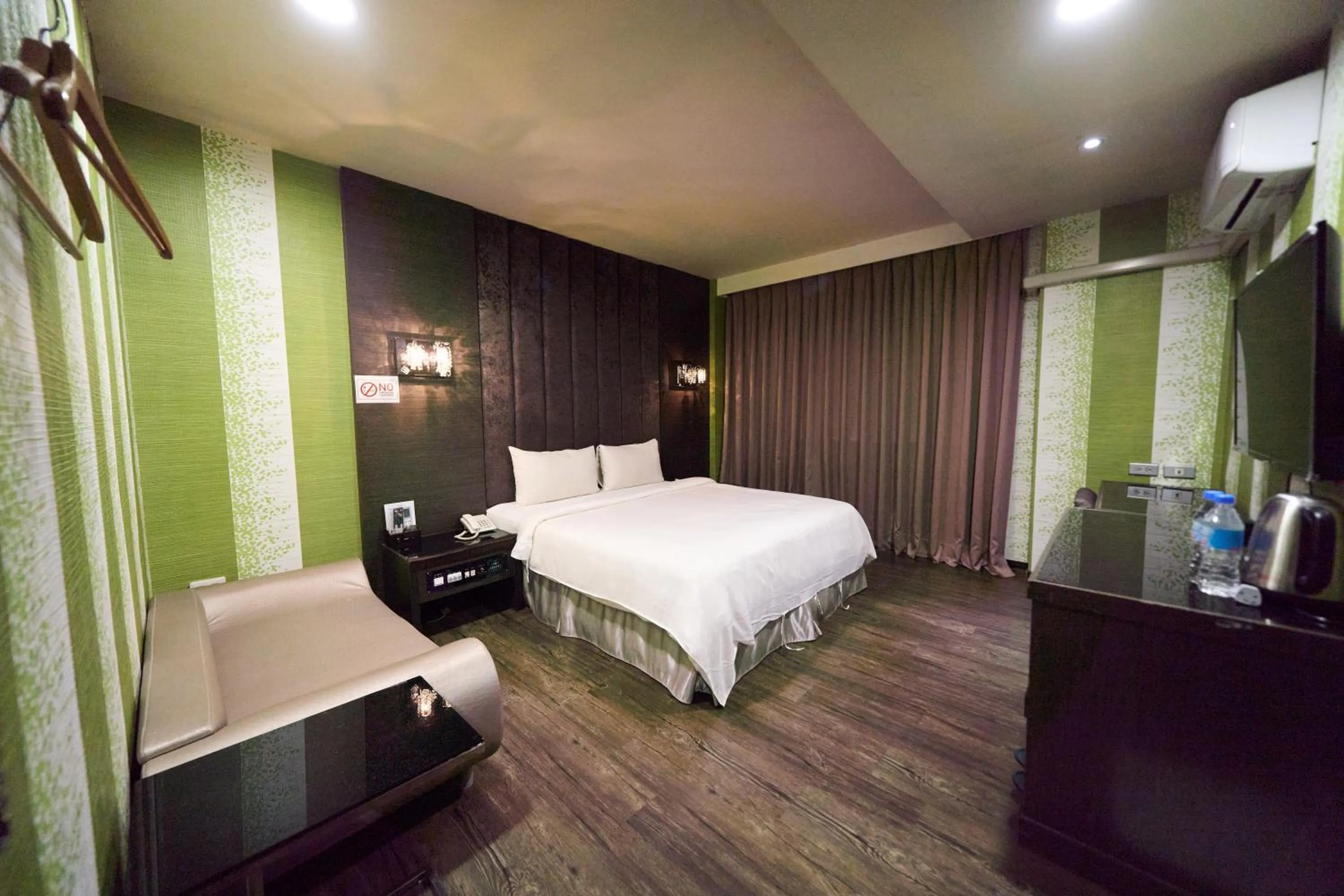 Bed in The Riverside Hotel Fashion