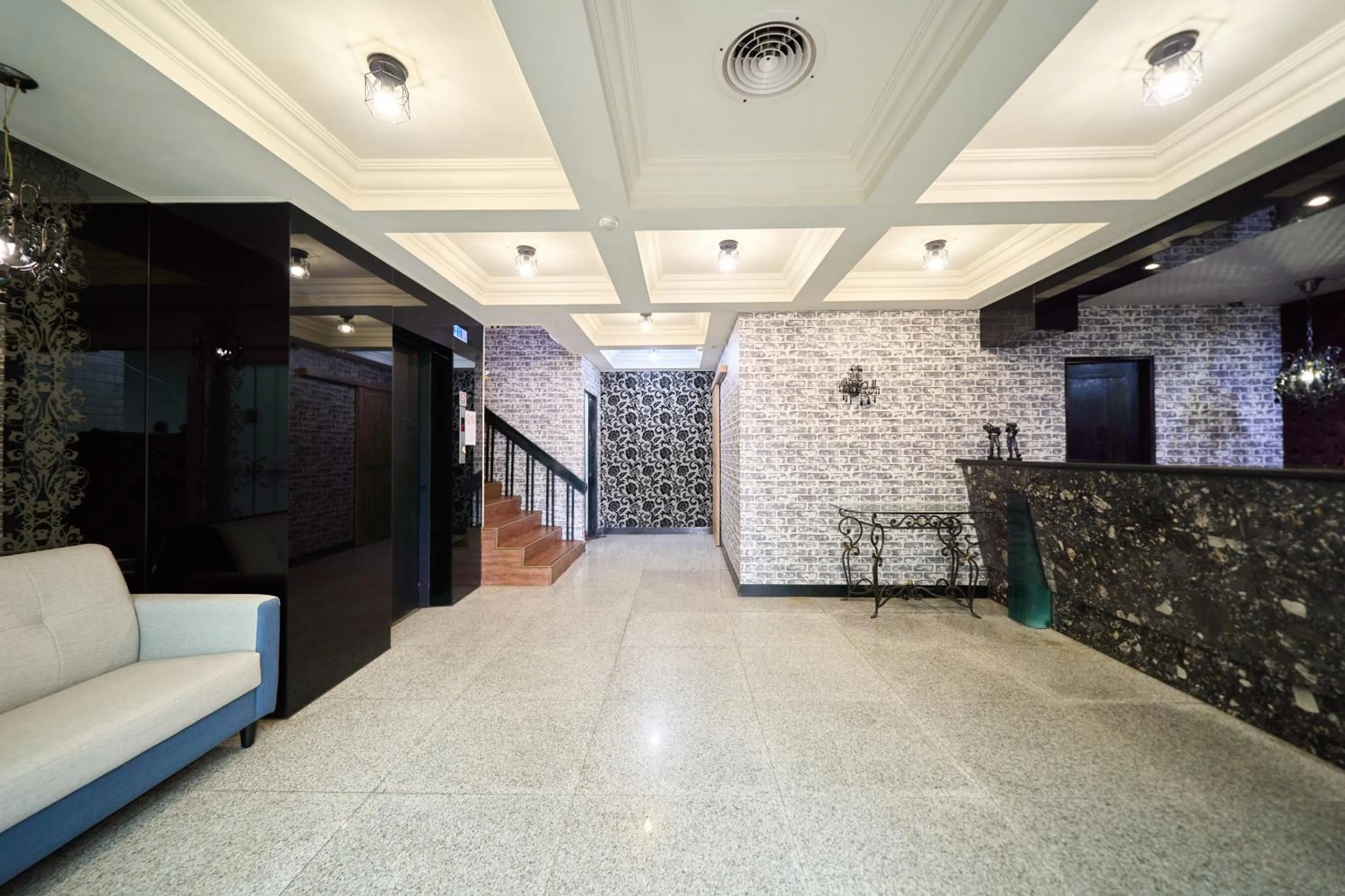 The Riverside Hotel Fashion