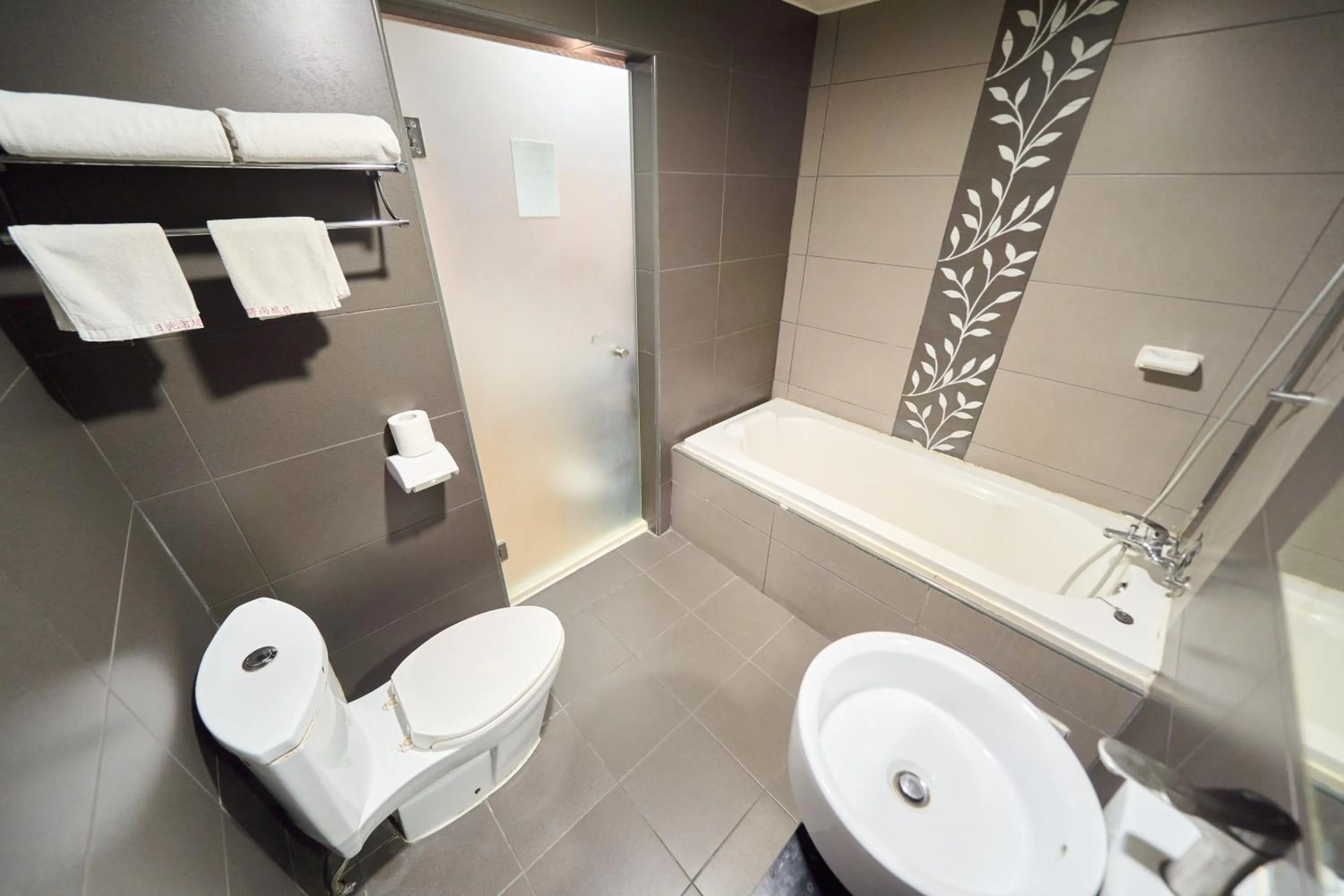 The Riverside Hotel Fashion