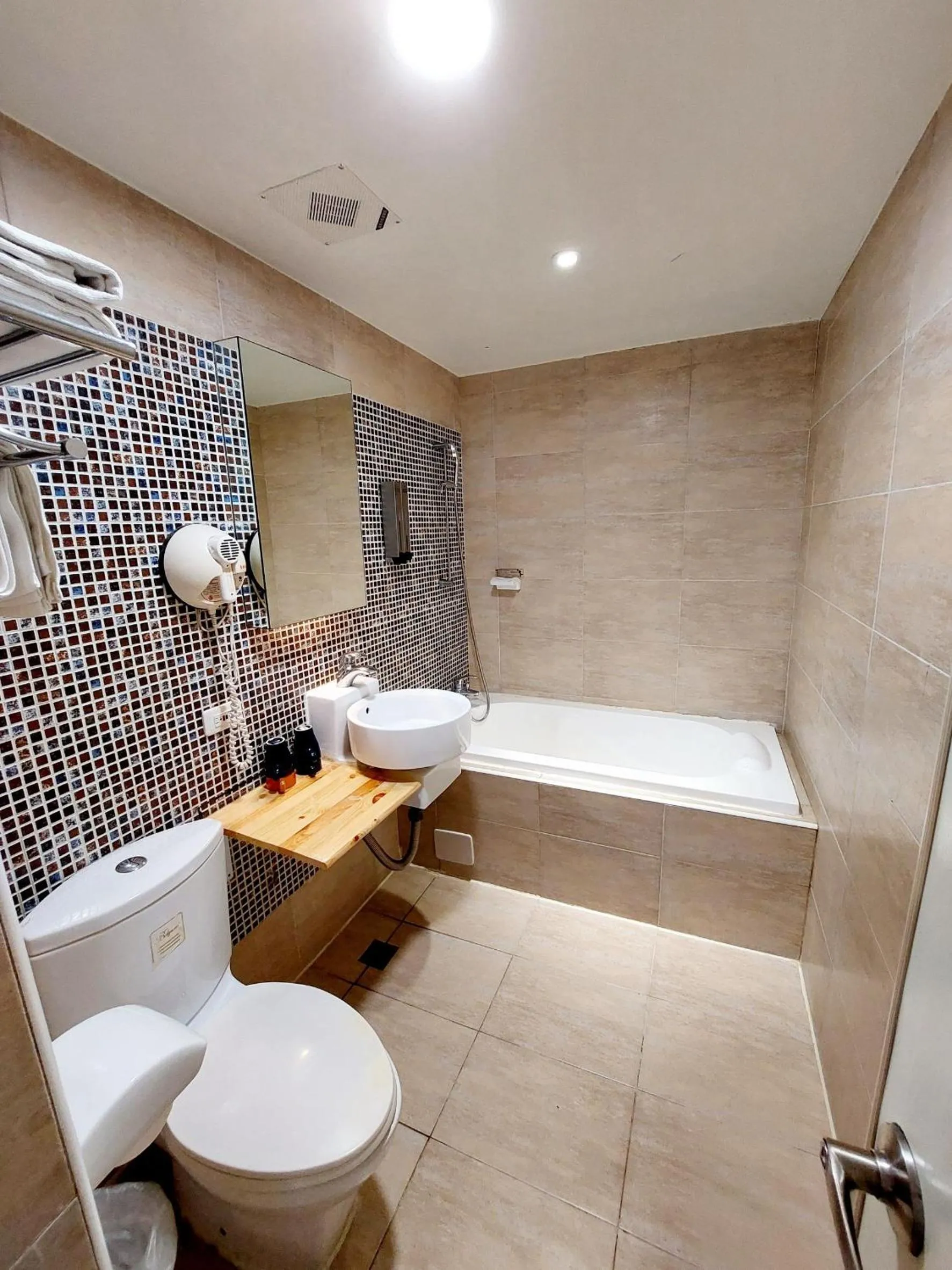 The Riverside Hotel Fashion