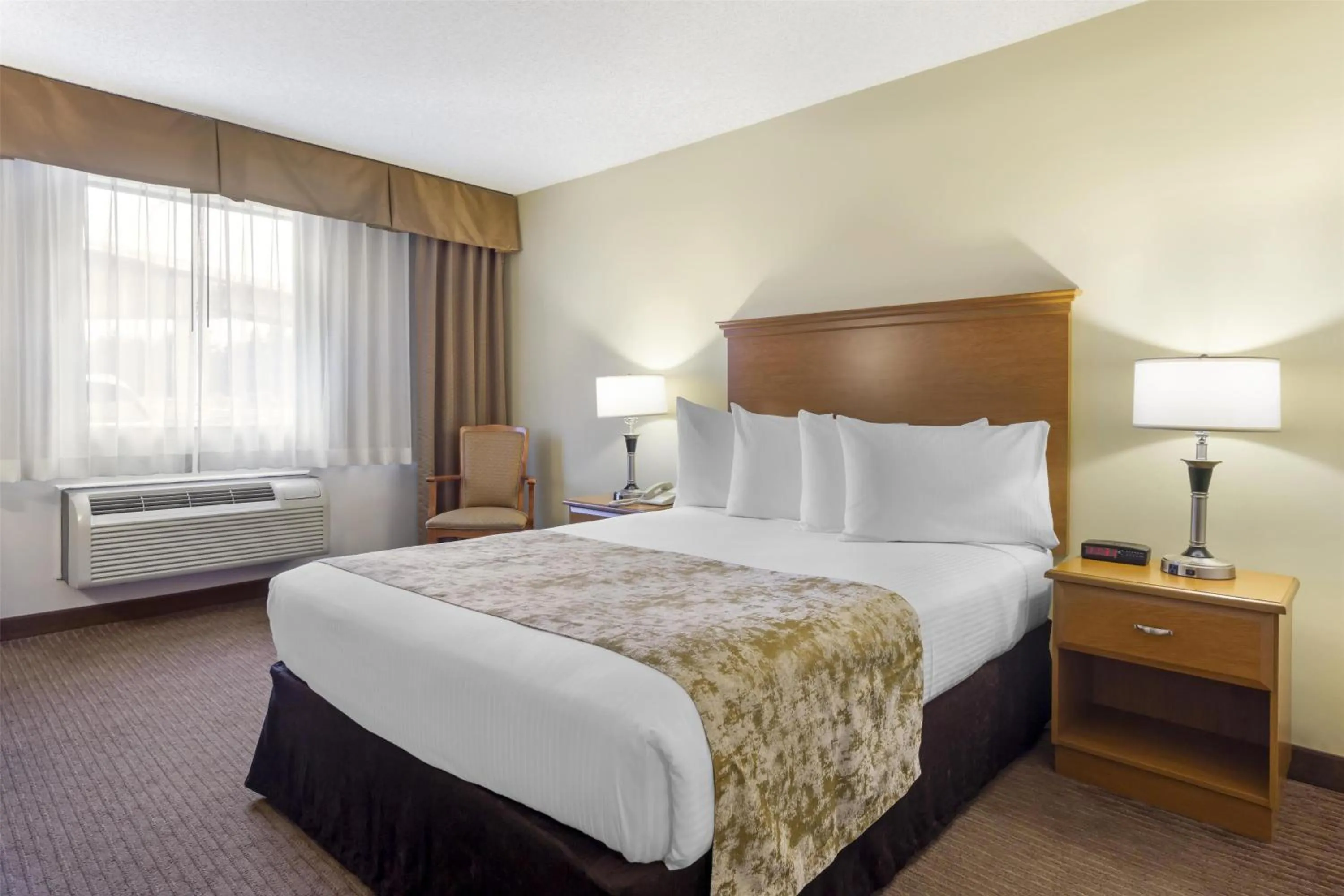 Bedroom, Bed in Best Western Seattle Airport Hotel