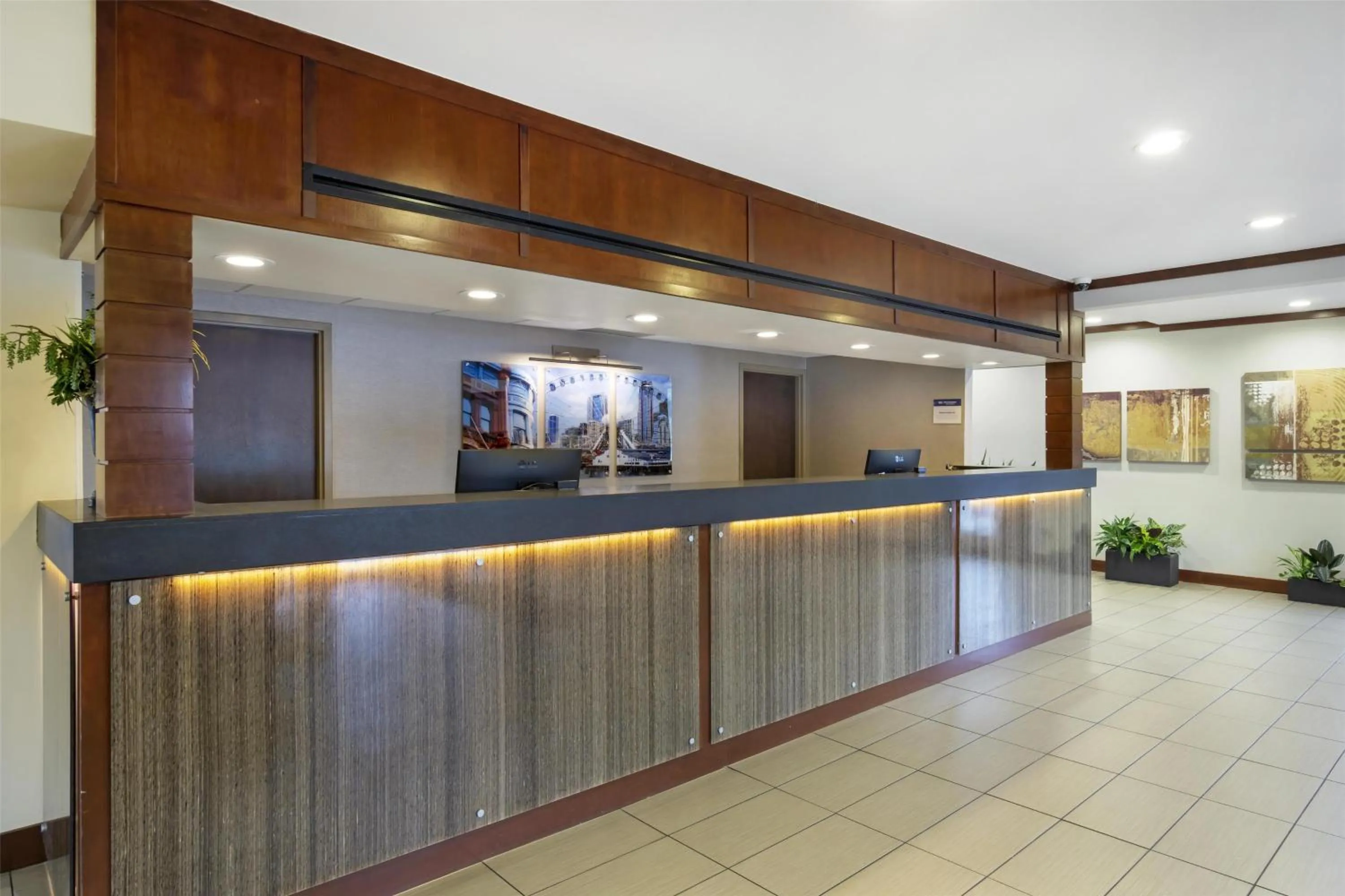 Lobby or reception in Best Western Seattle Airport Hotel