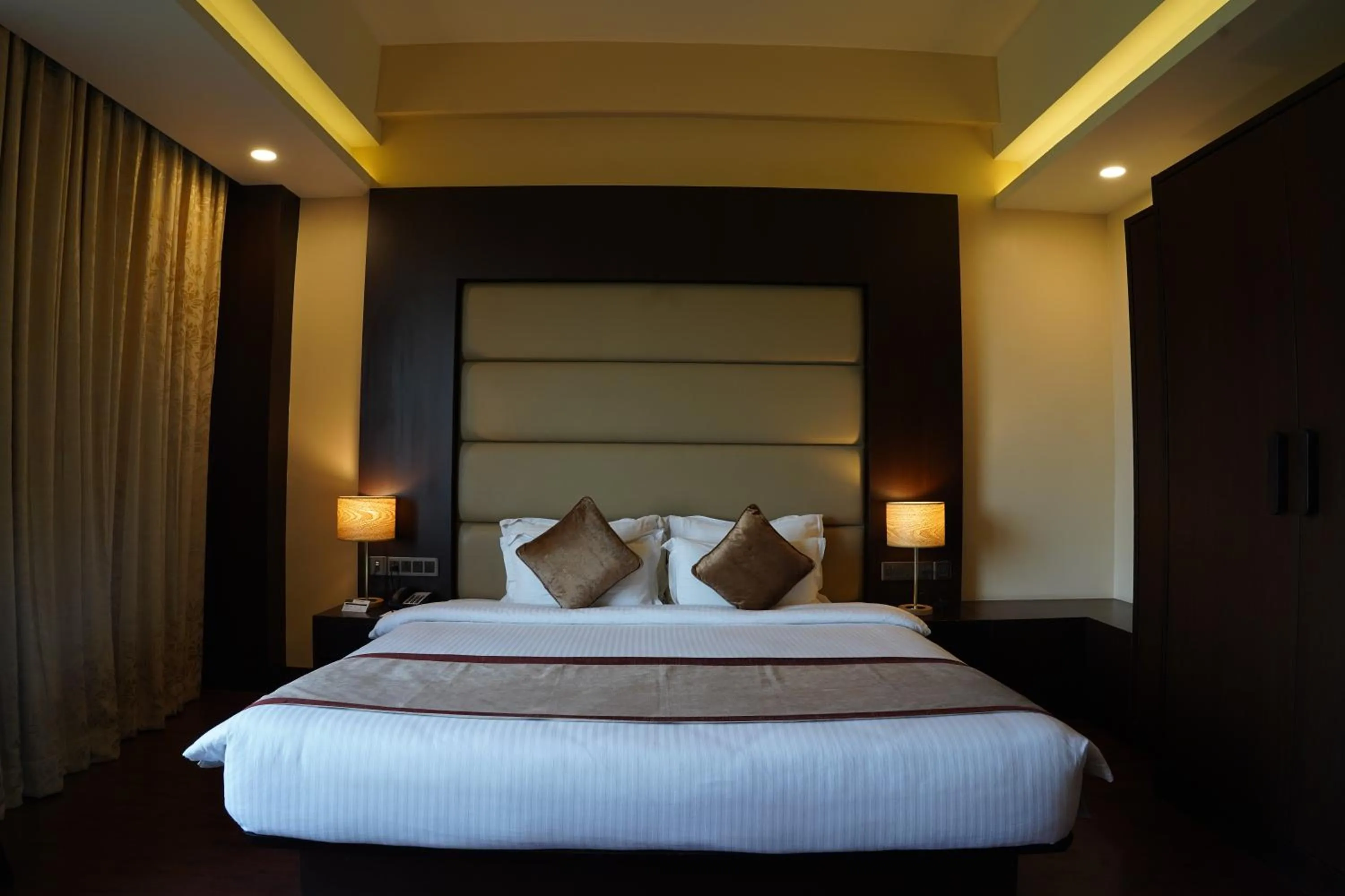 Bedroom, Bed in Vivanta Jamshedpur, Golmuri