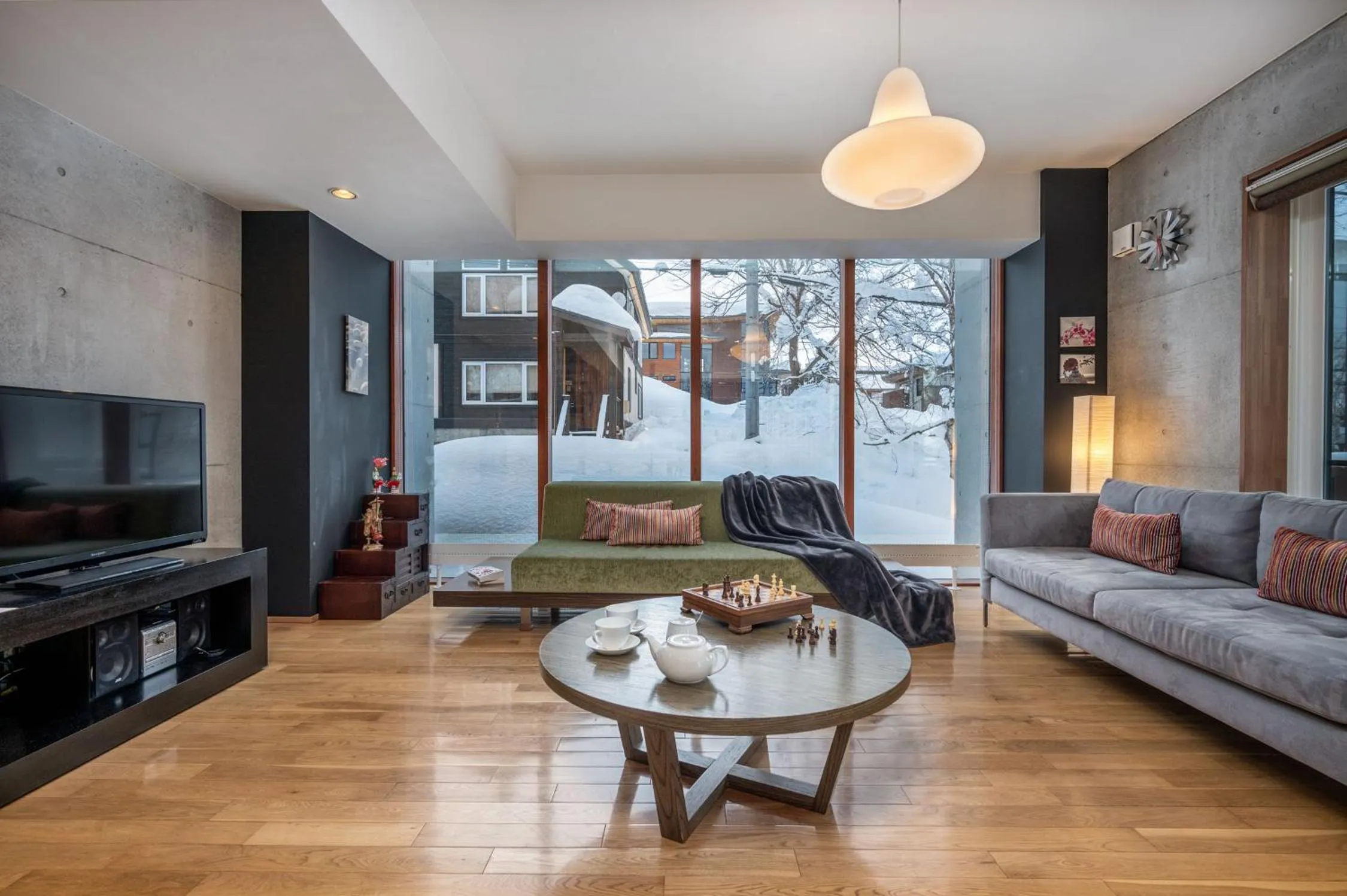 TV and multimedia in Kitanishi 2 by H2 Life