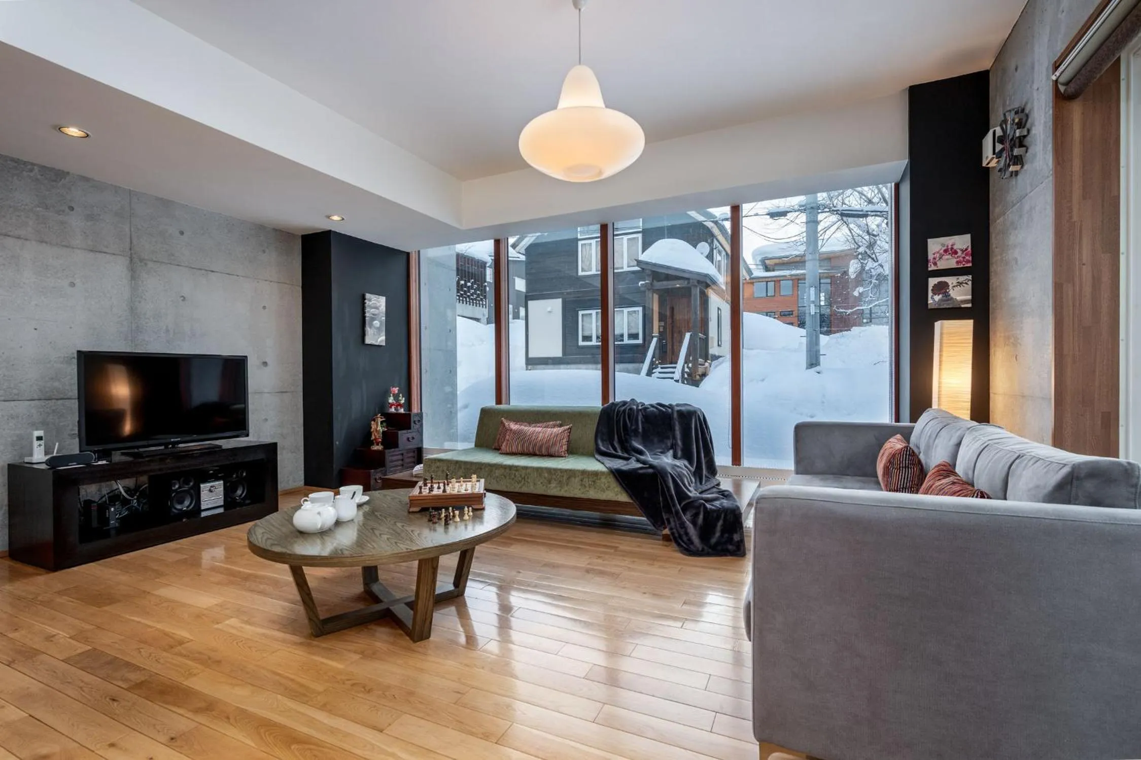 TV and multimedia in Kitanishi 2 by H2 Life