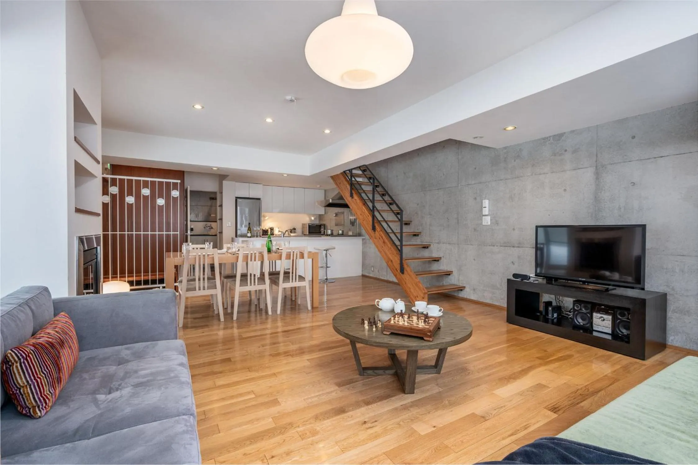 Living room in Kitanishi 2 by H2 Life