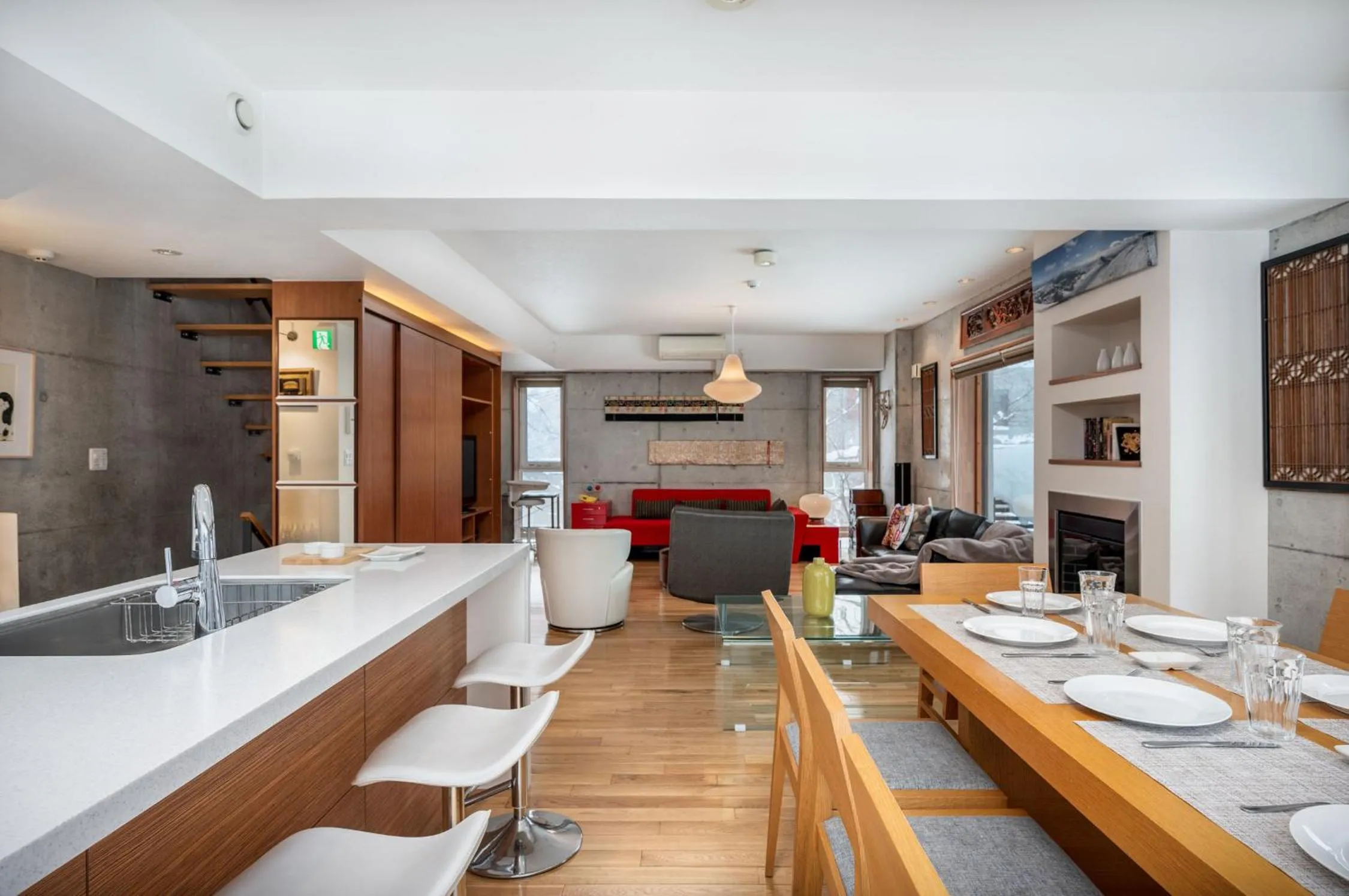 Dining area in Kitanishi 3 by H2 Life