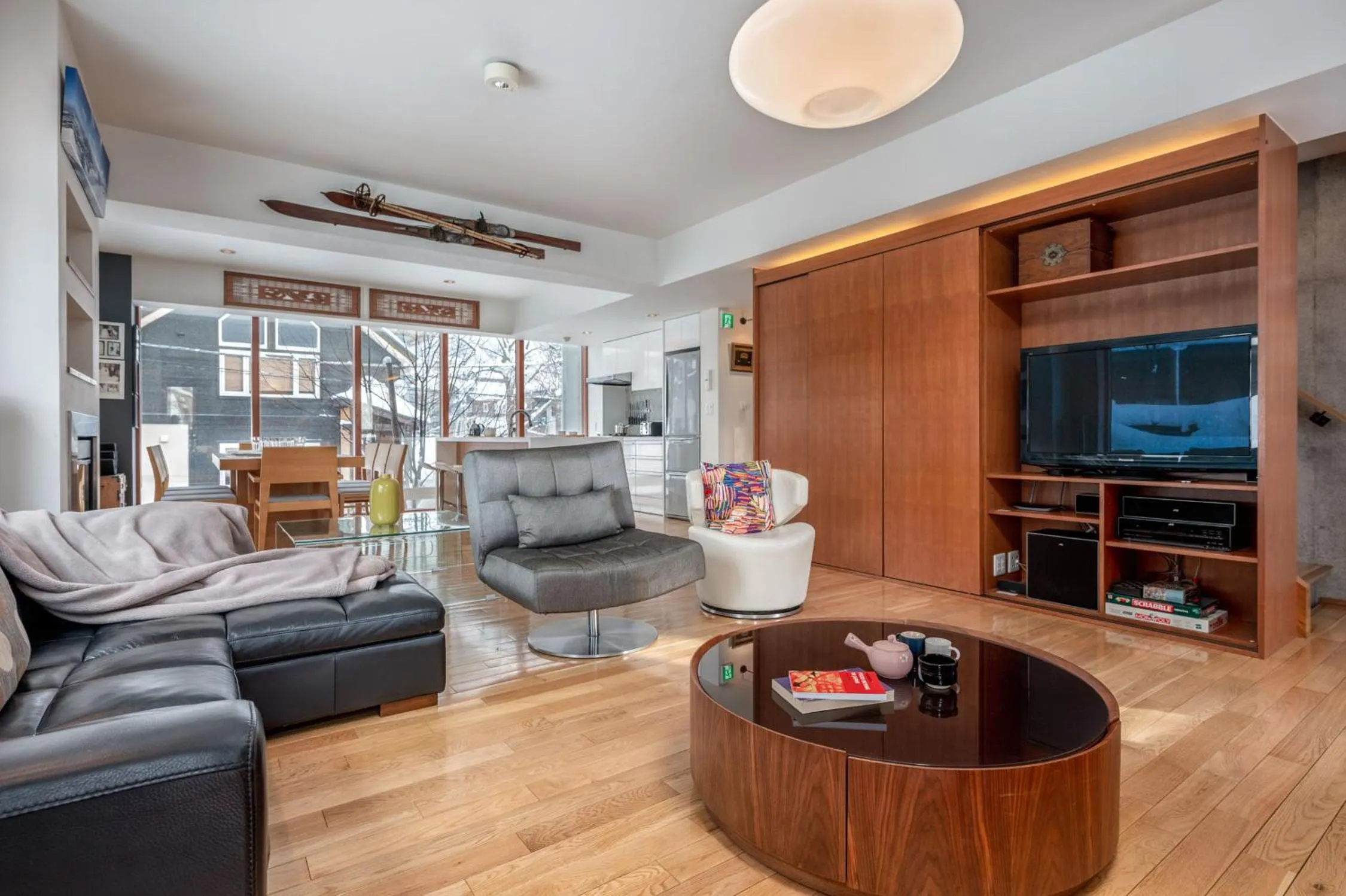 Living room in Kitanishi 3 by H2 Life