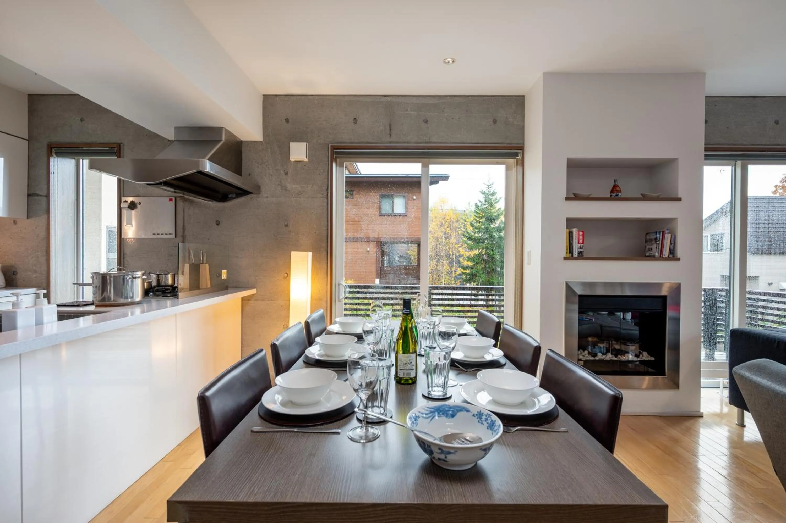 Dining area in Yuki Uchi by H2 Life