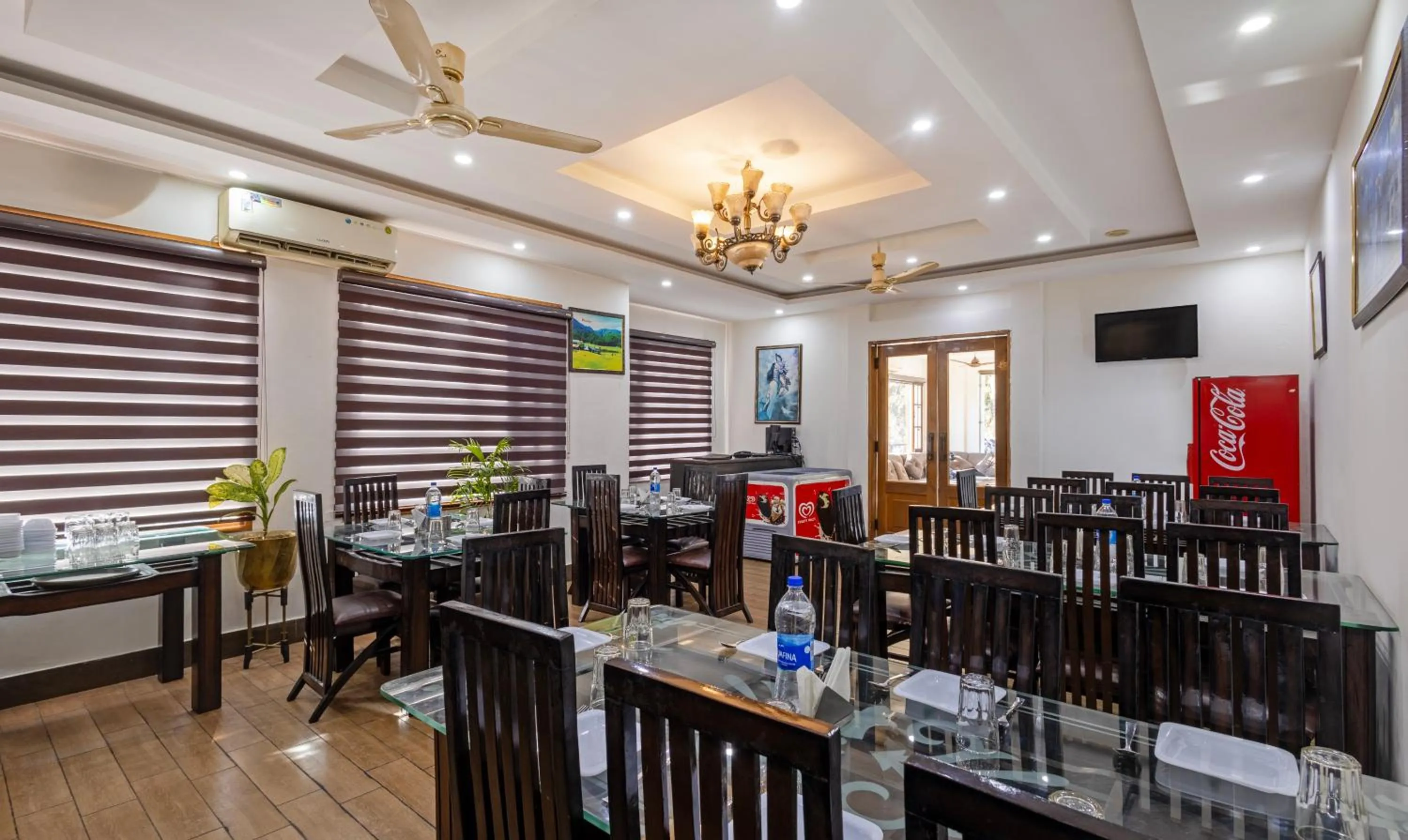 Restaurant/places to eat in Treebo Anjukul