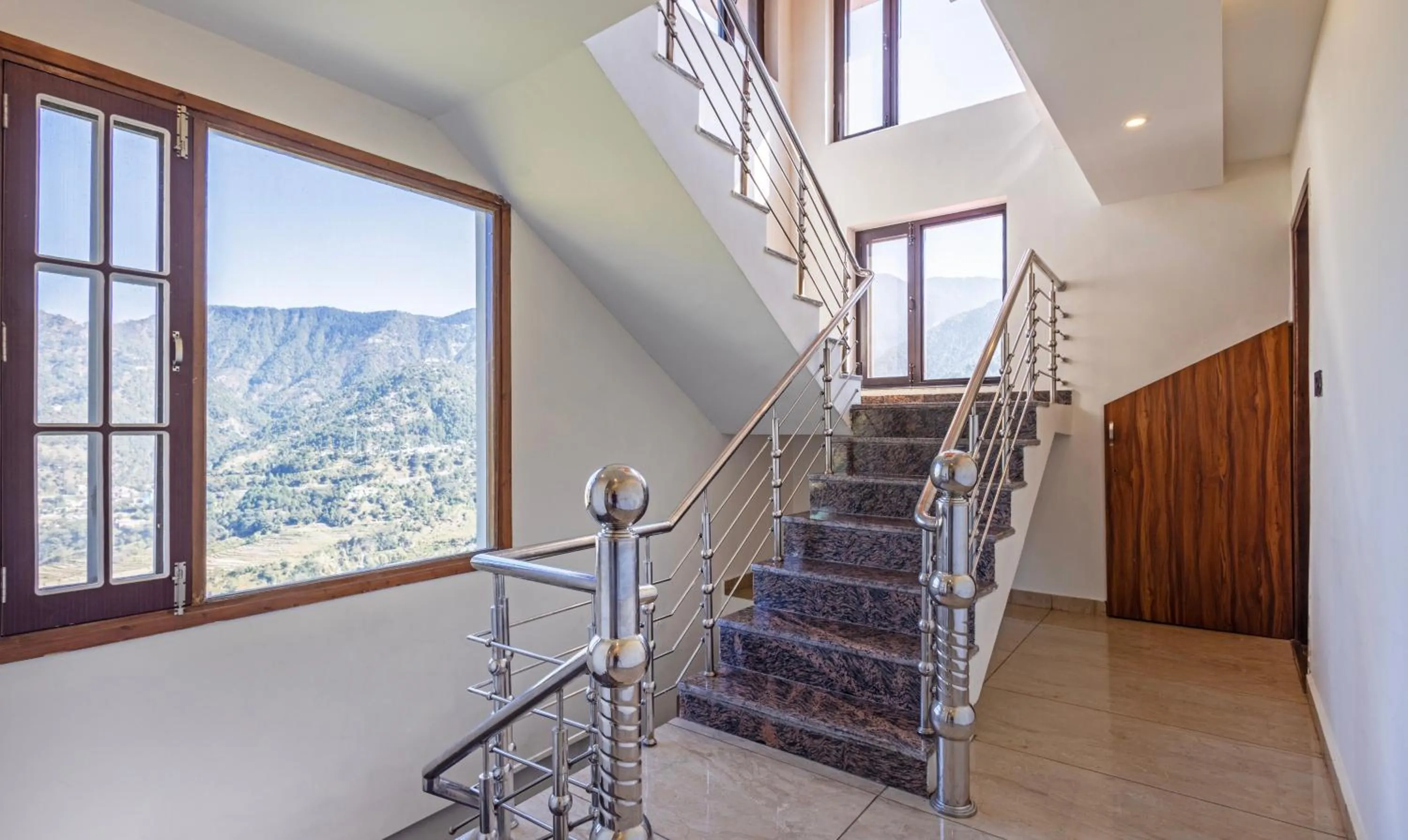 Lobby or reception in Treebo Anjukul