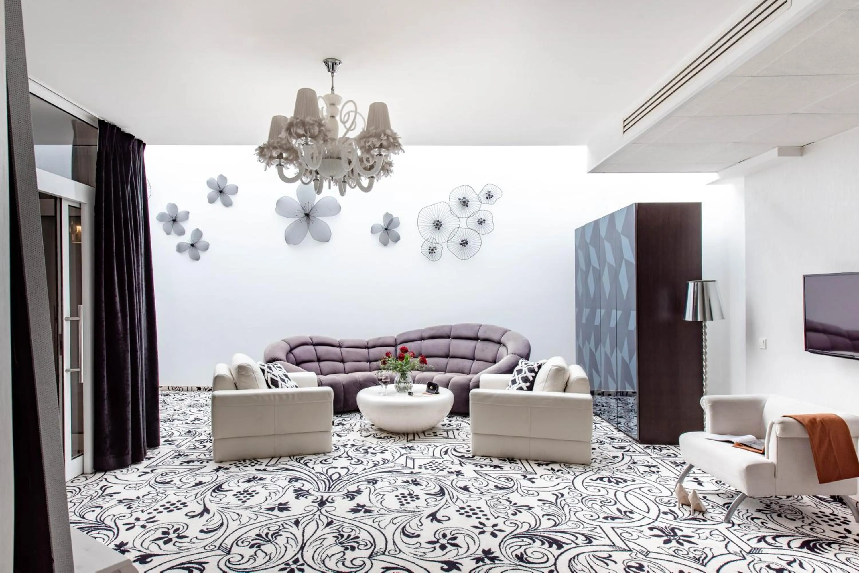 Seating area in Hotel Lenart