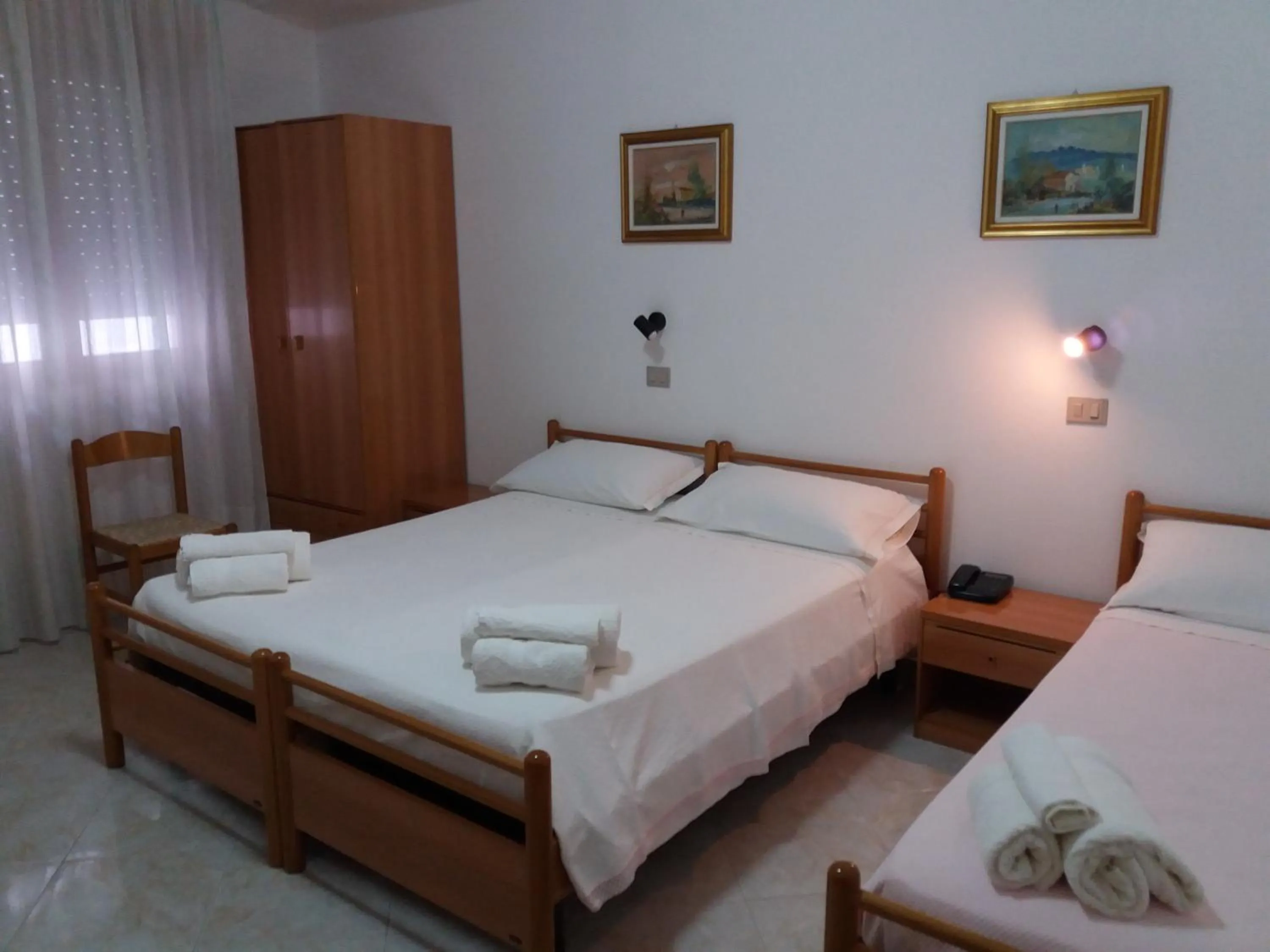 cot, Bed in Hotel Europa