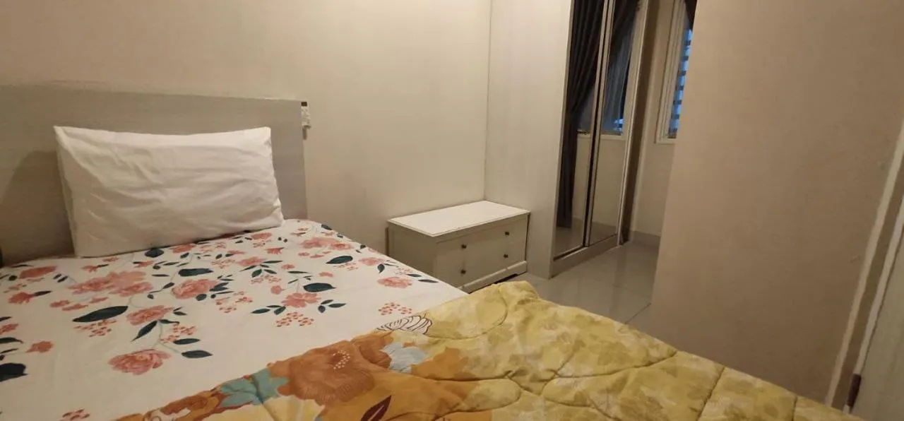 Bed in Apartemen Grand Kamala Lagoon Studio By Bonzela Property