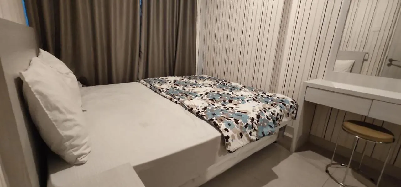 Bed in Apartemen Grand Kamala Lagoon Studio By Bonzela Property