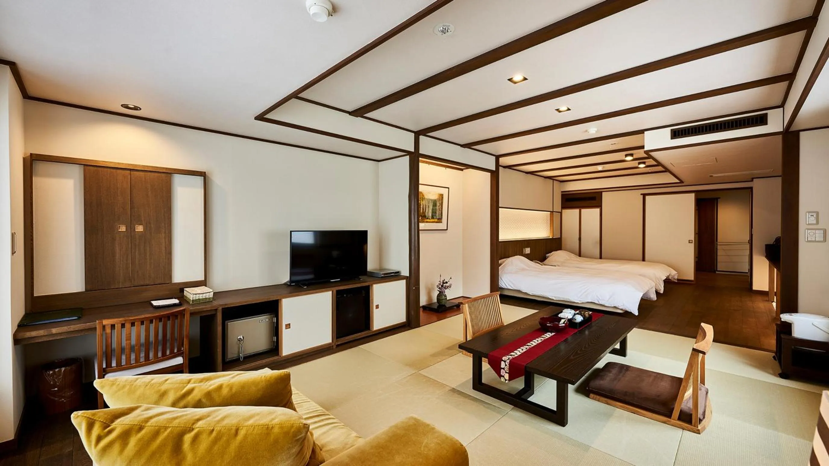 Living room, Bed in Tamaya Ryokan