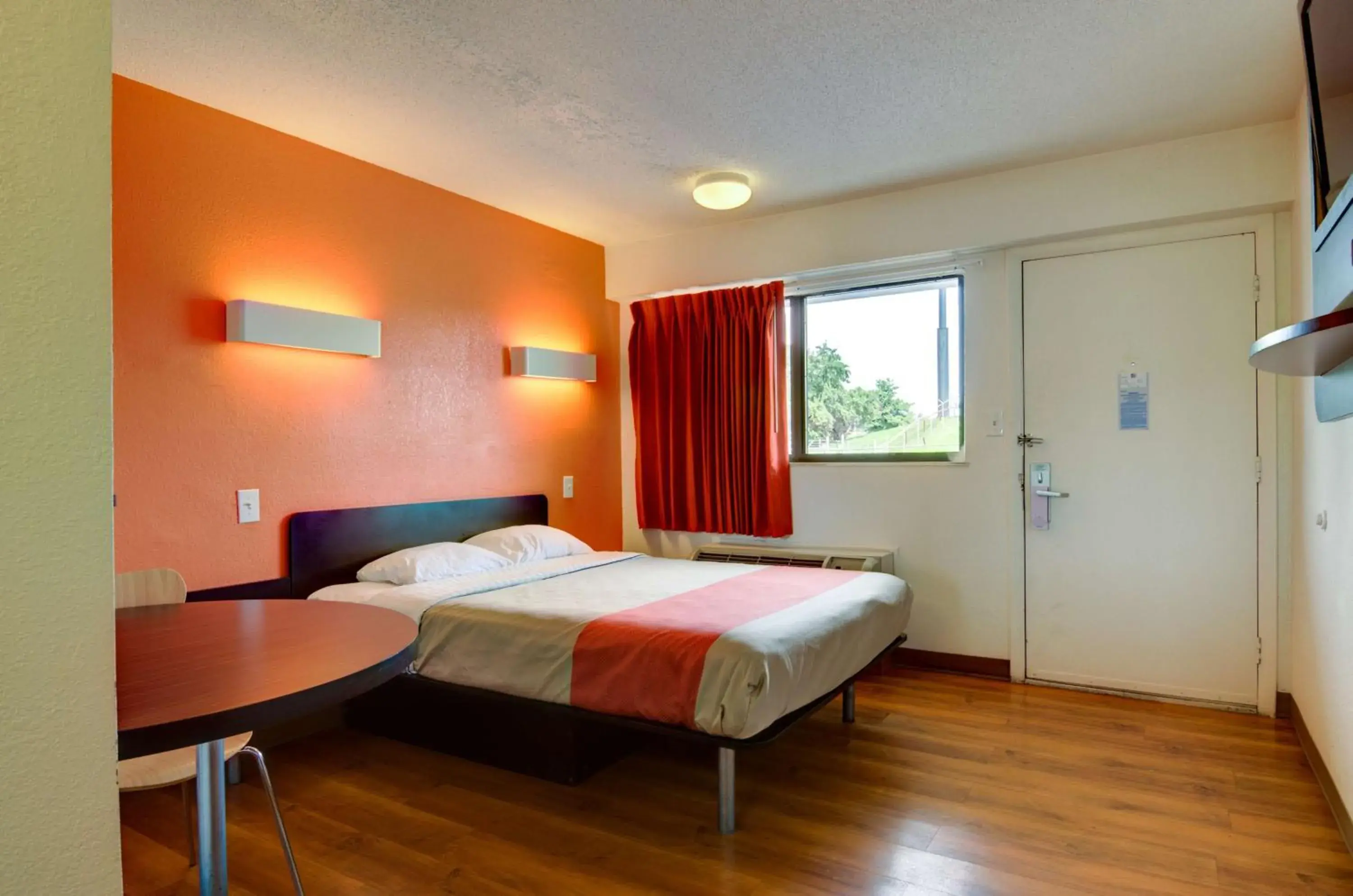 Queen Room - single occupancy - Smoking in Days Inn by Wyndham Kansas City Northeast Queen Room - single occupancy - Smoking in Days Inn by Wyndham Kansas City Northeast