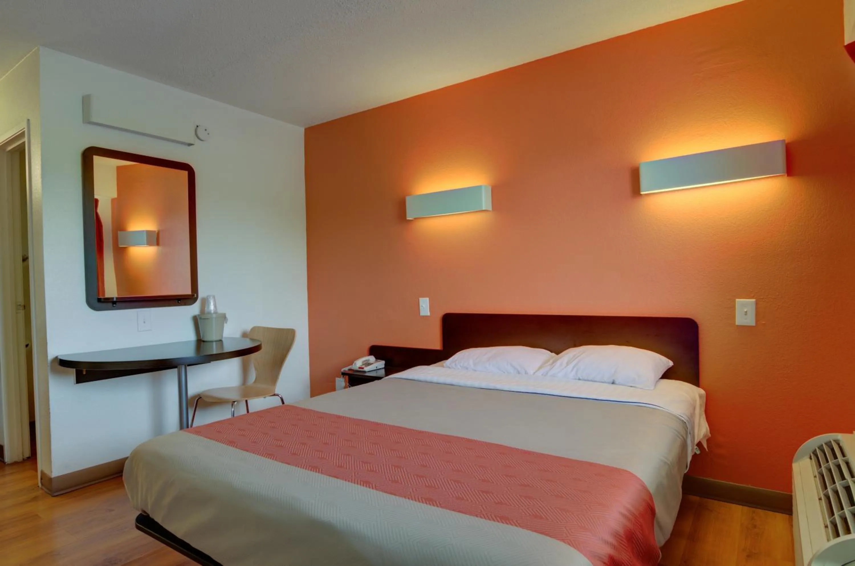 Bedroom, Bed in Motel 6-Kansas City, MO