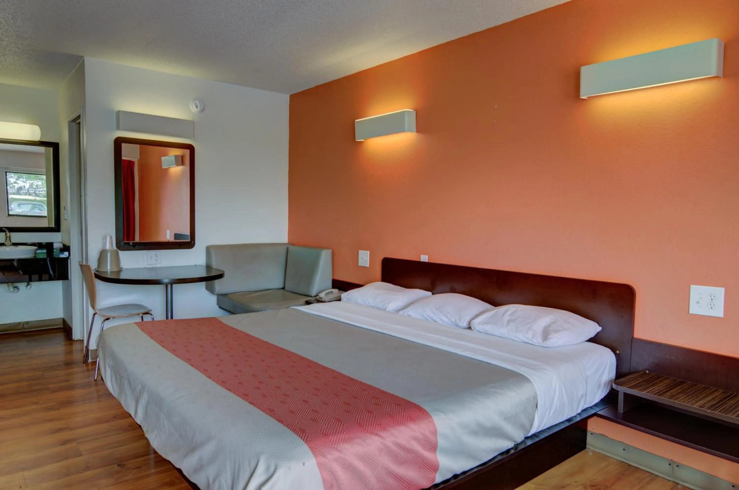 Bedroom, Bed in Motel 6-Kansas City, MO