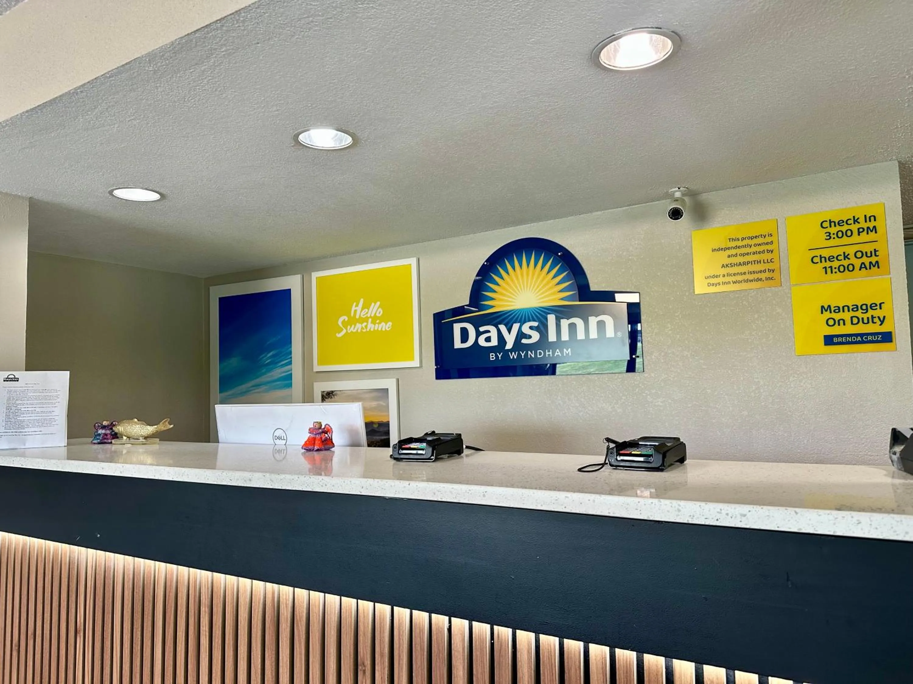 Lobby or reception in Days Inn by Wyndham Kansas City Northeast