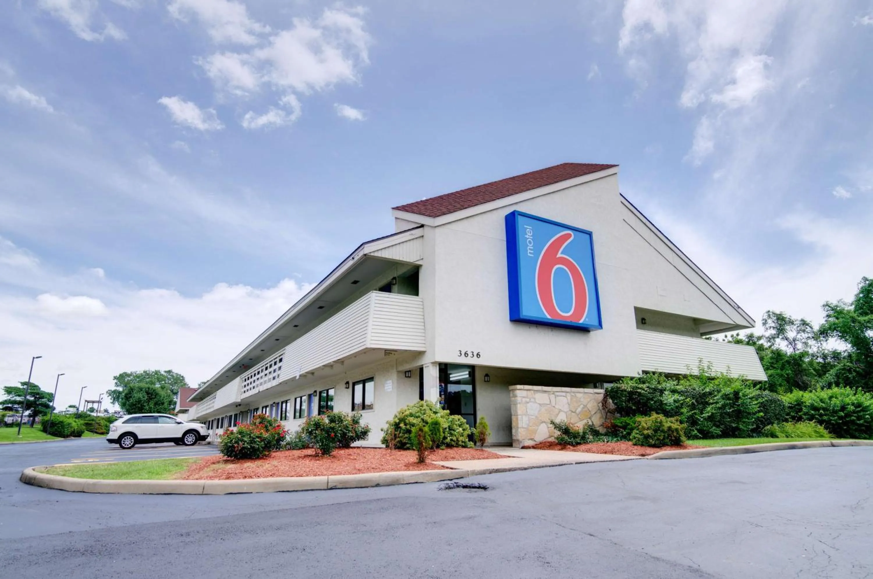 Property building in Motel 6-Kansas City, MO