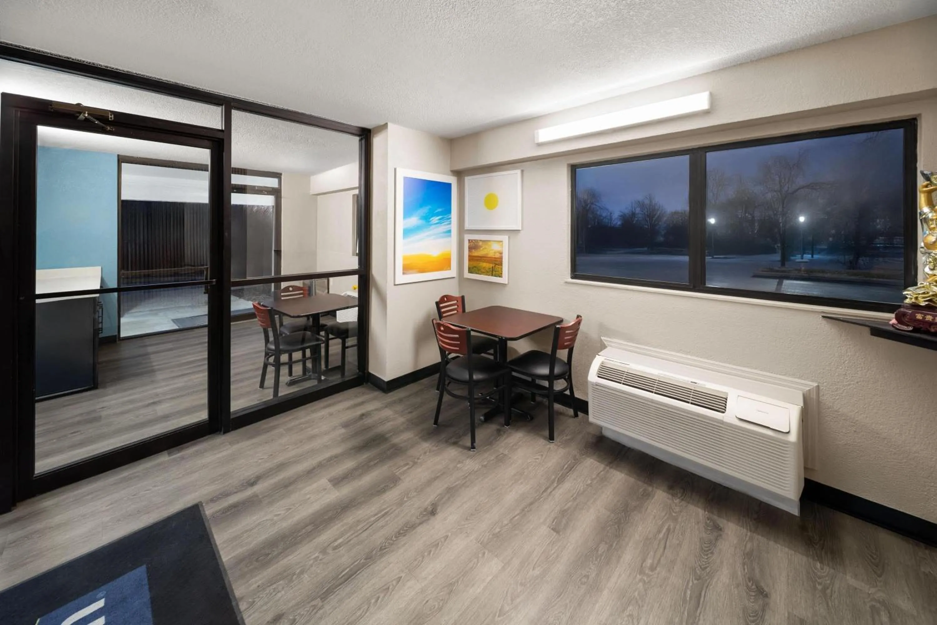 Lobby or reception in Days Inn by Wyndham Kansas City Northeast