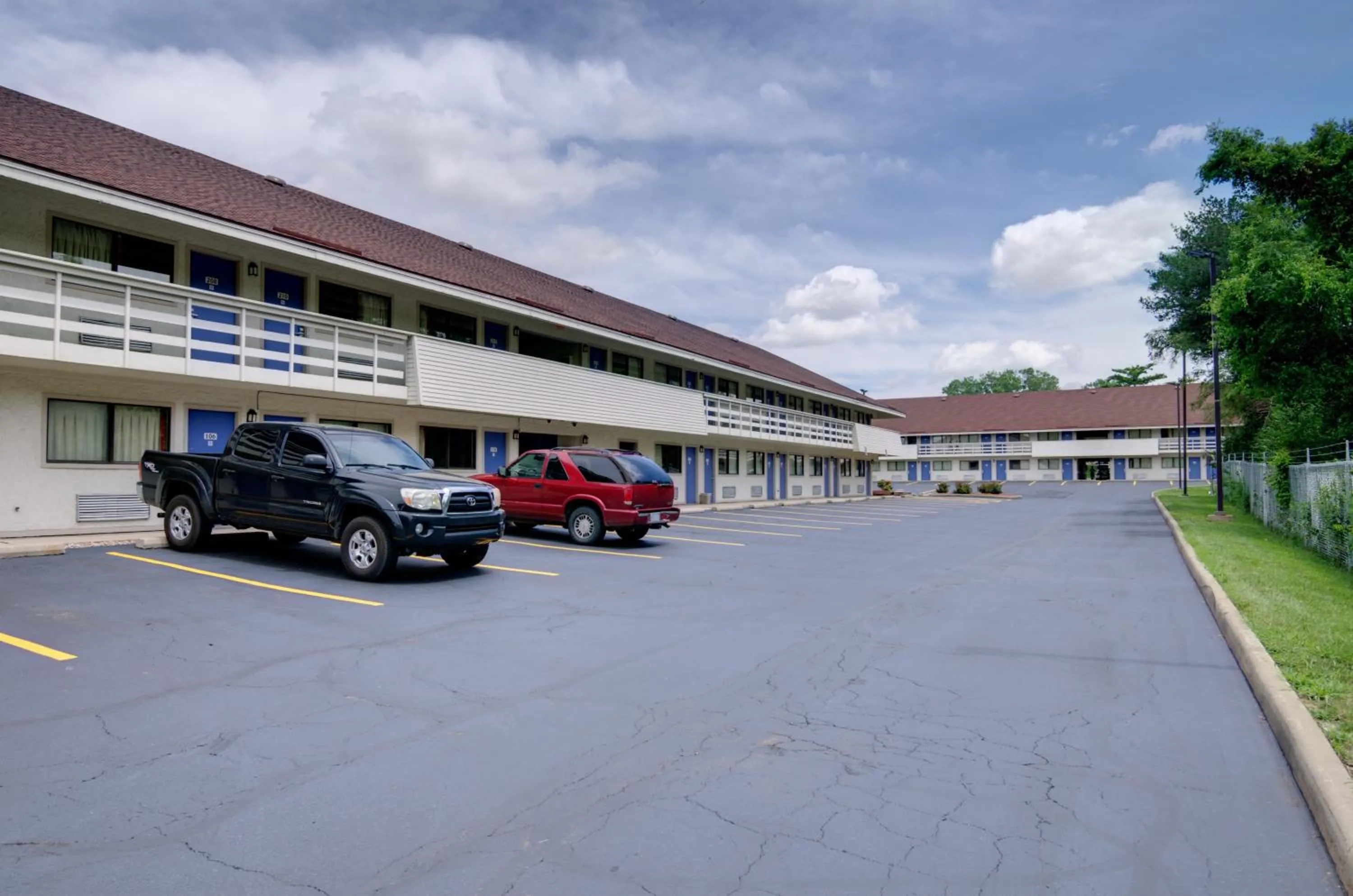 Facade/entrance in Motel 6-Kansas City, MO