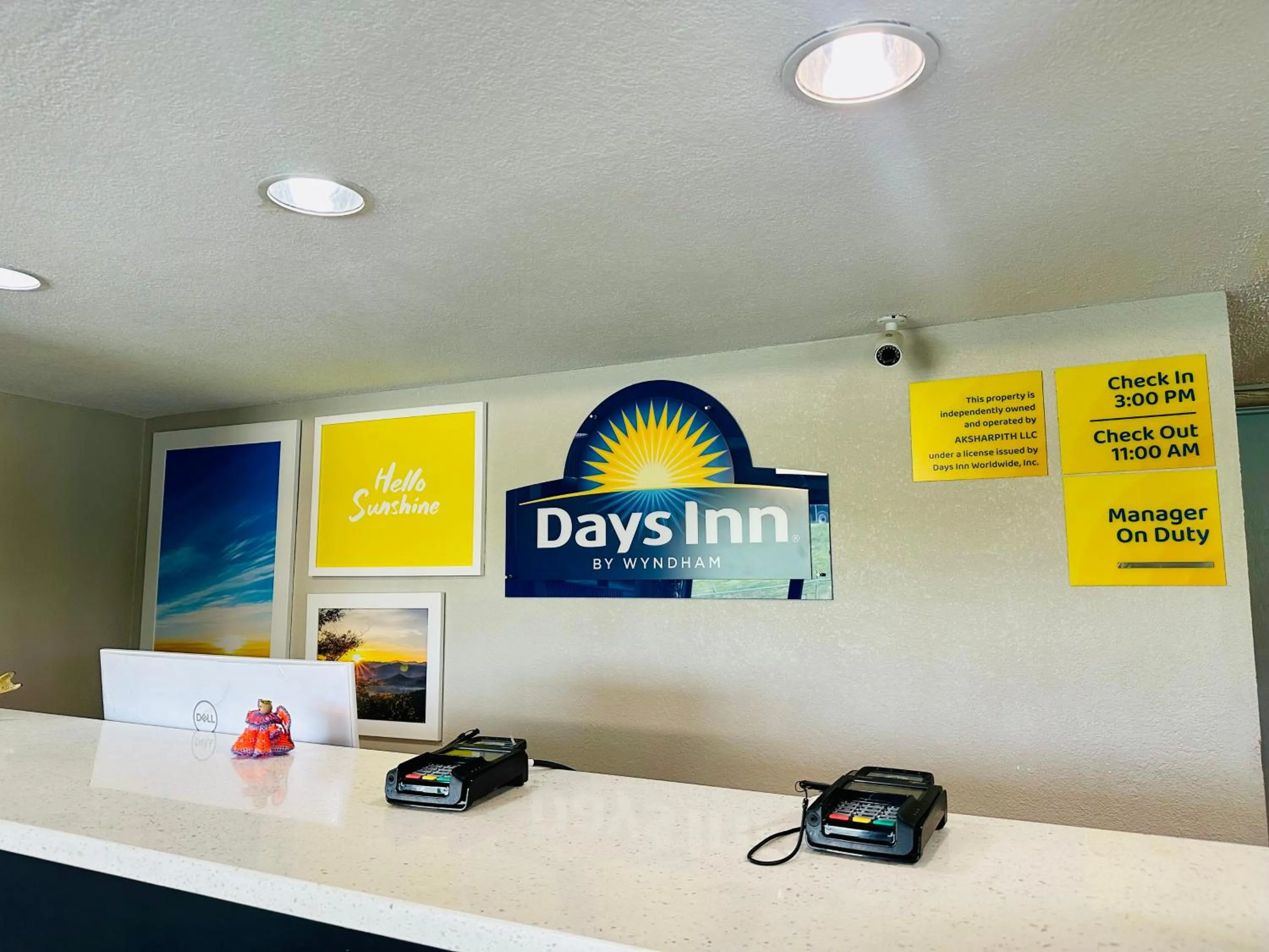 Lobby or reception in Days Inn by Wyndham Kansas City Northeast