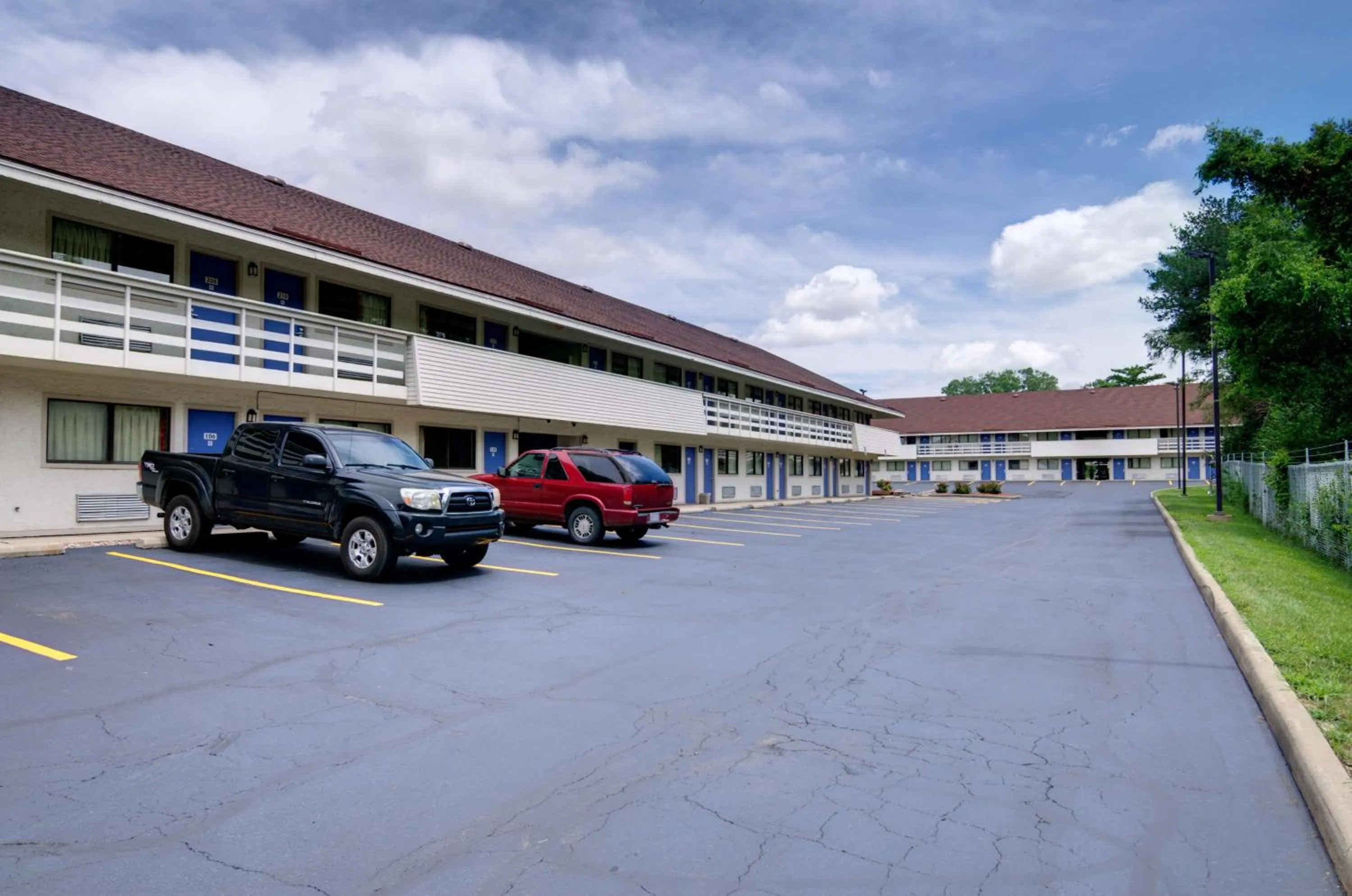 Property building in Motel 6-Kansas City, MO